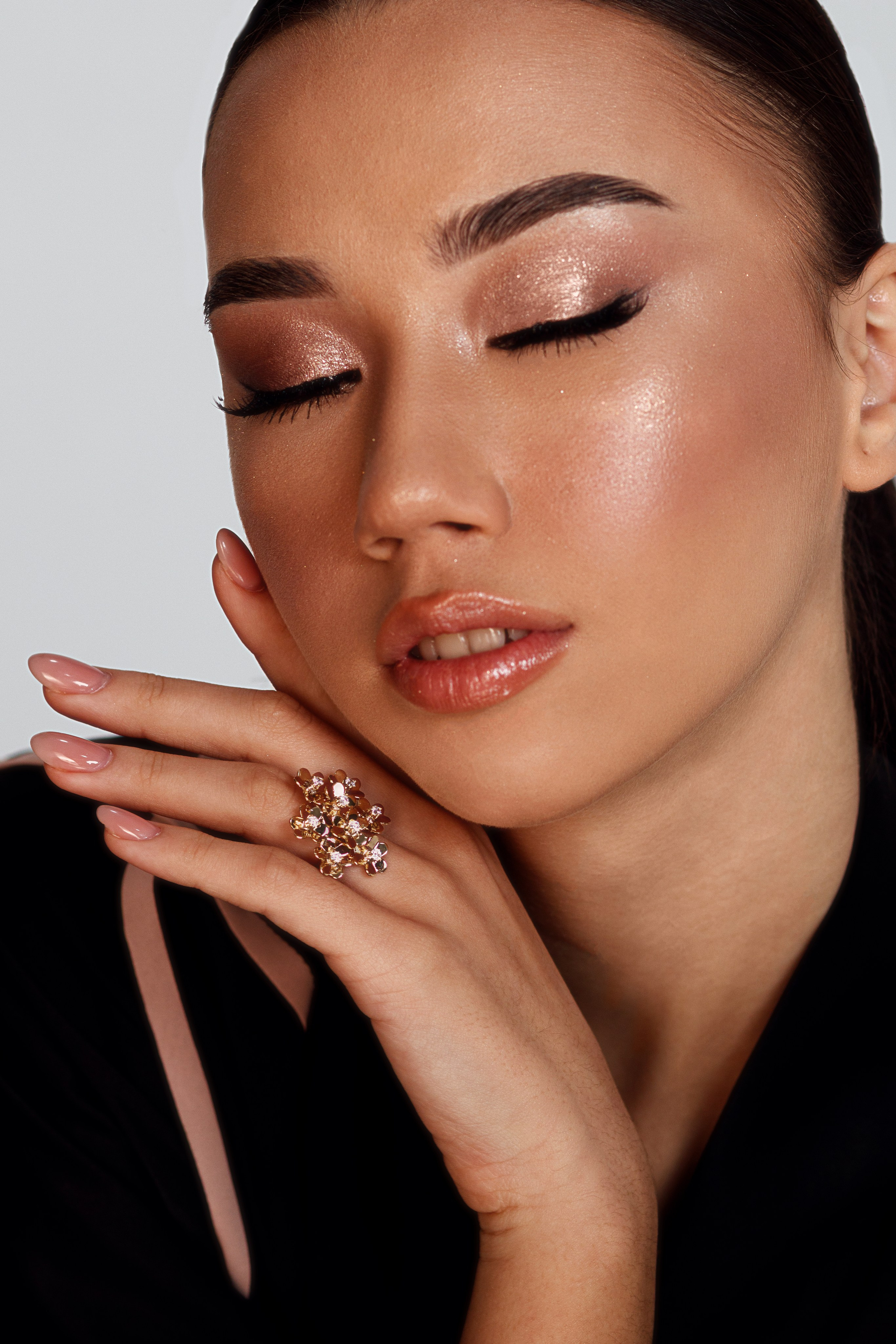 Сьемка для ювелирного бренда. Портретный фотограф Нигинахон Исматуллаева в Ташкенте