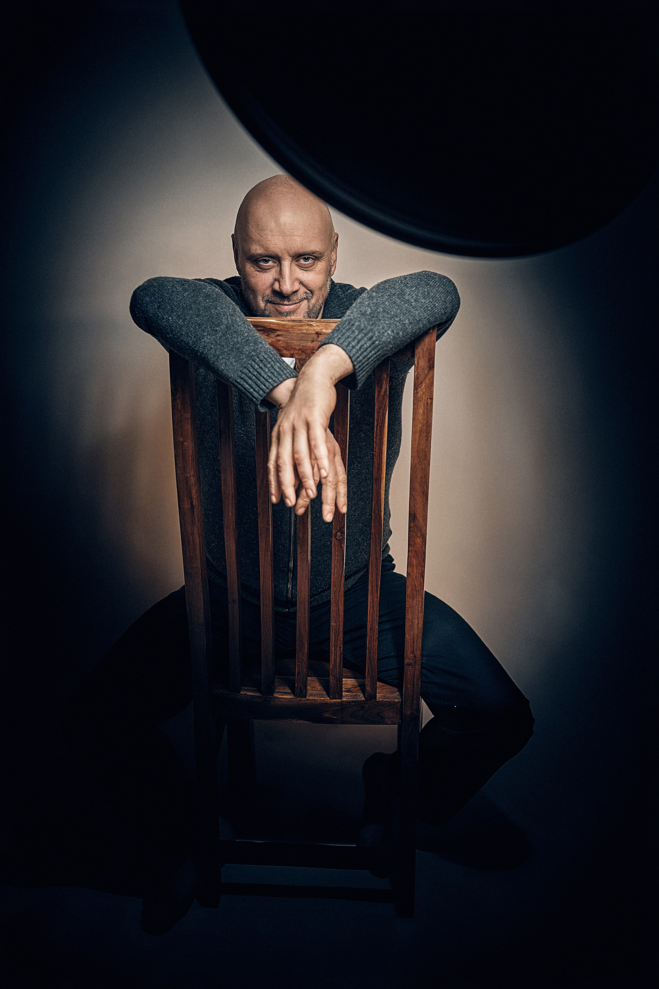 Portret Malarza - Simeon Genew - Portrety w studio - Fotograf i wideograf Andriej Szypiłow