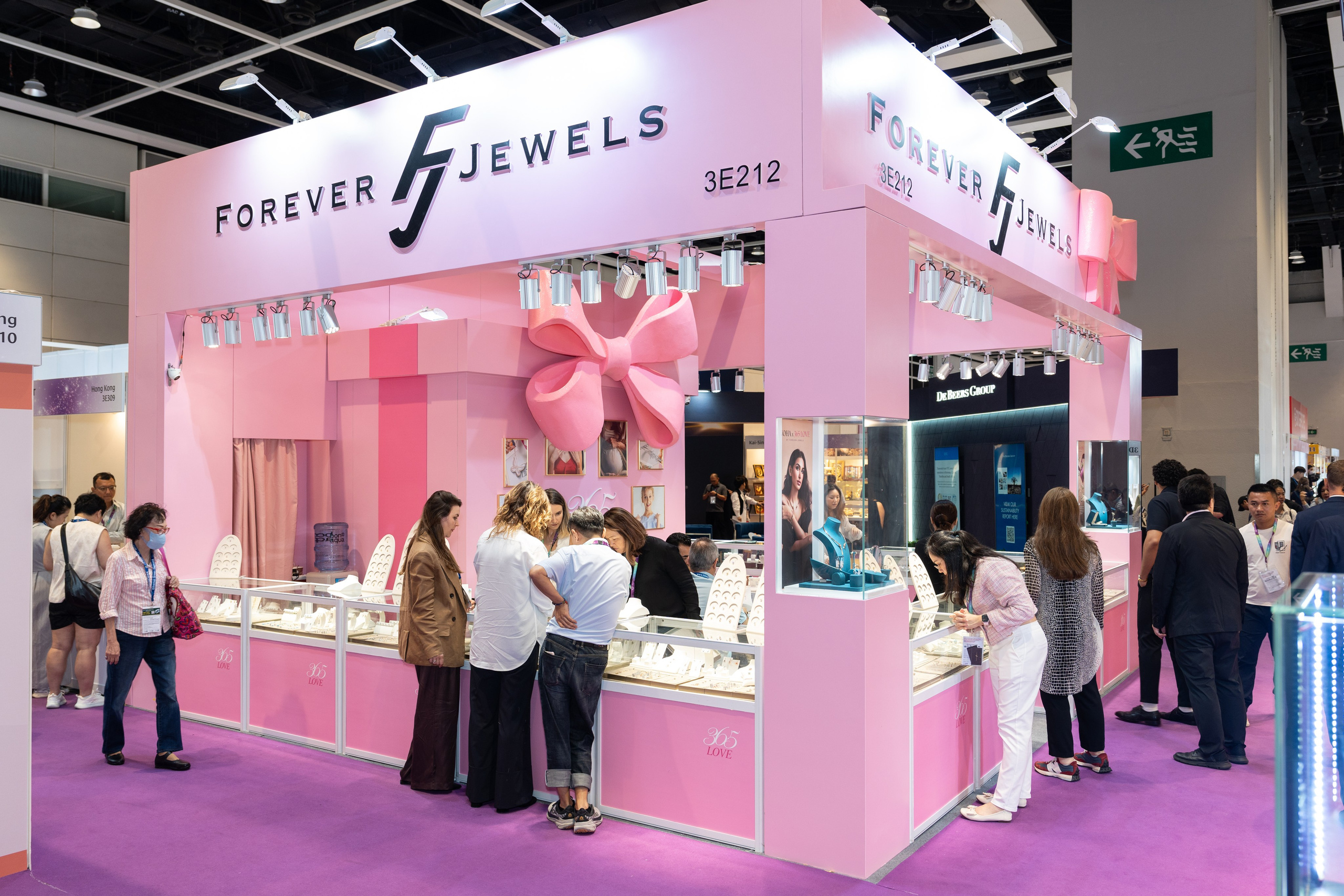 FOREVER5JEWELS. PHOTOGRAPHER IN HONG KONG (WEDDING, FASHION, FAMILY, EVENTS)