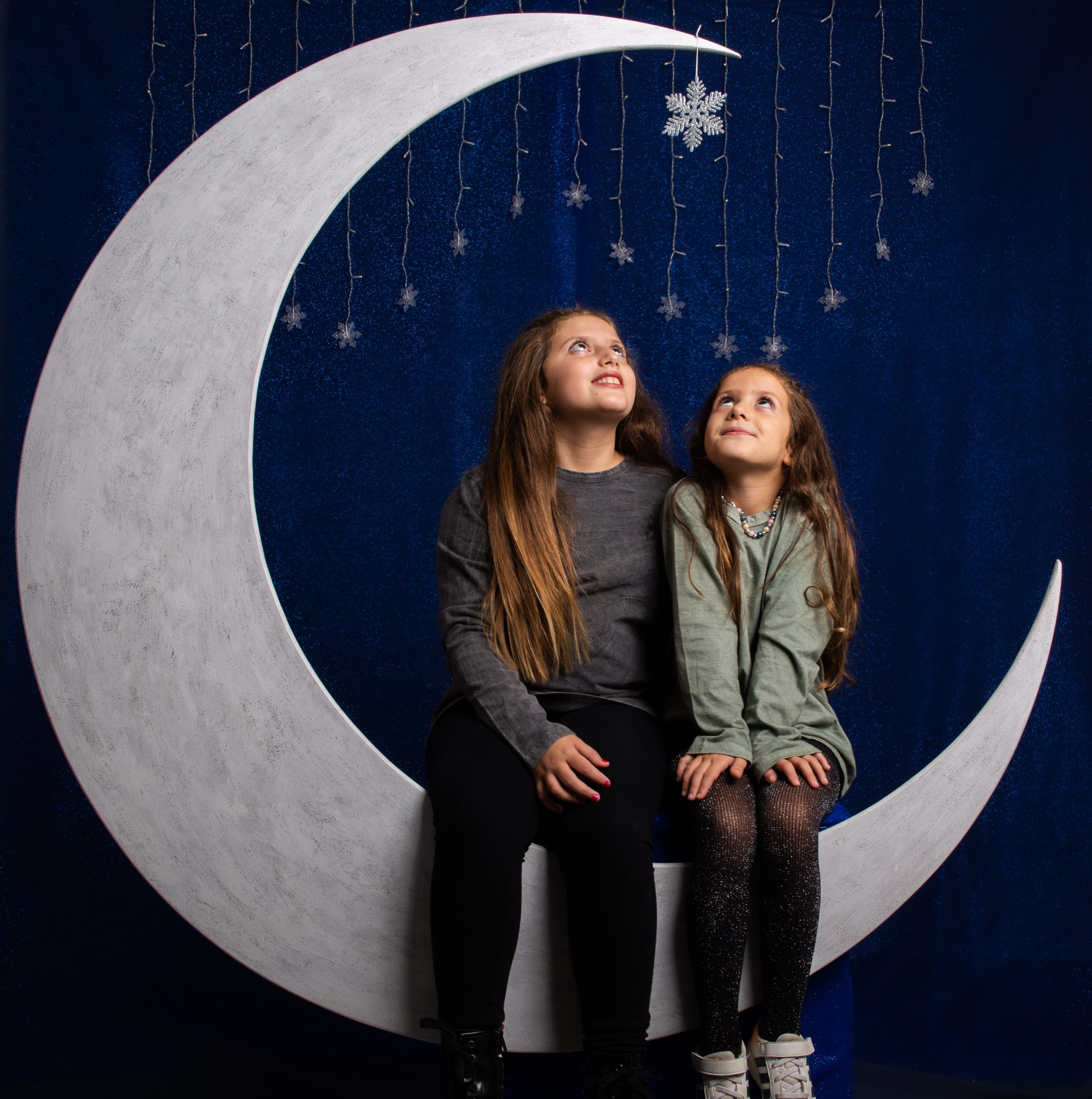 Navidad 2022. Alba con niños. Fotógrafo en Mataró, Eugenia Shikhina