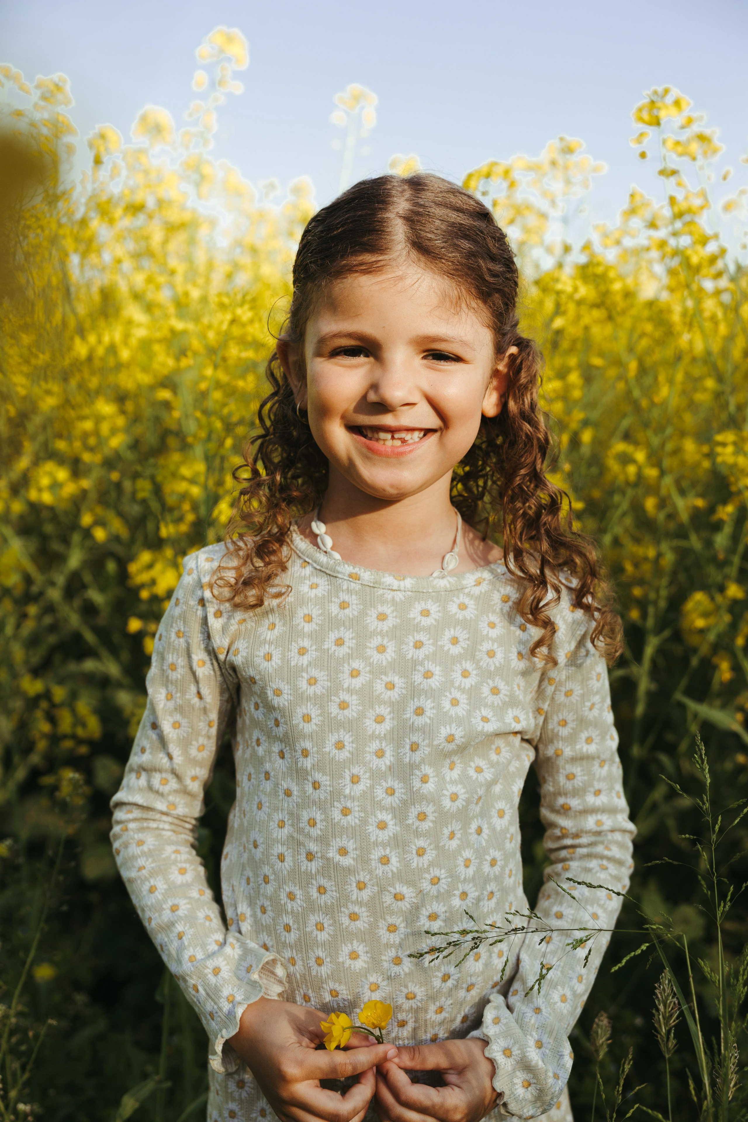 Mädels unter sich. Familienfotografin in Bern, Schweiz