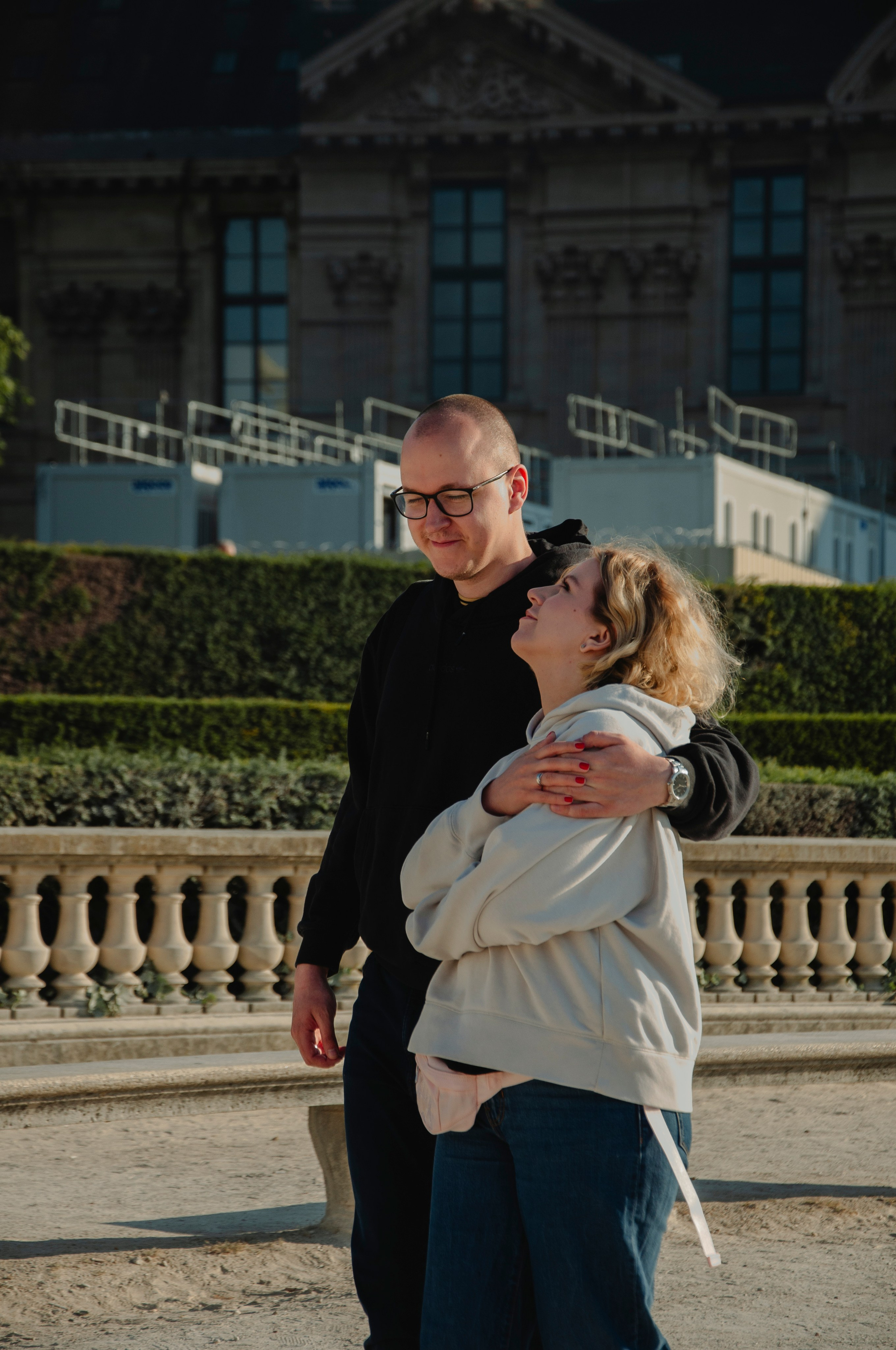 Couple photoshoot near the Louvre. Paris photographer — Polina Osipova