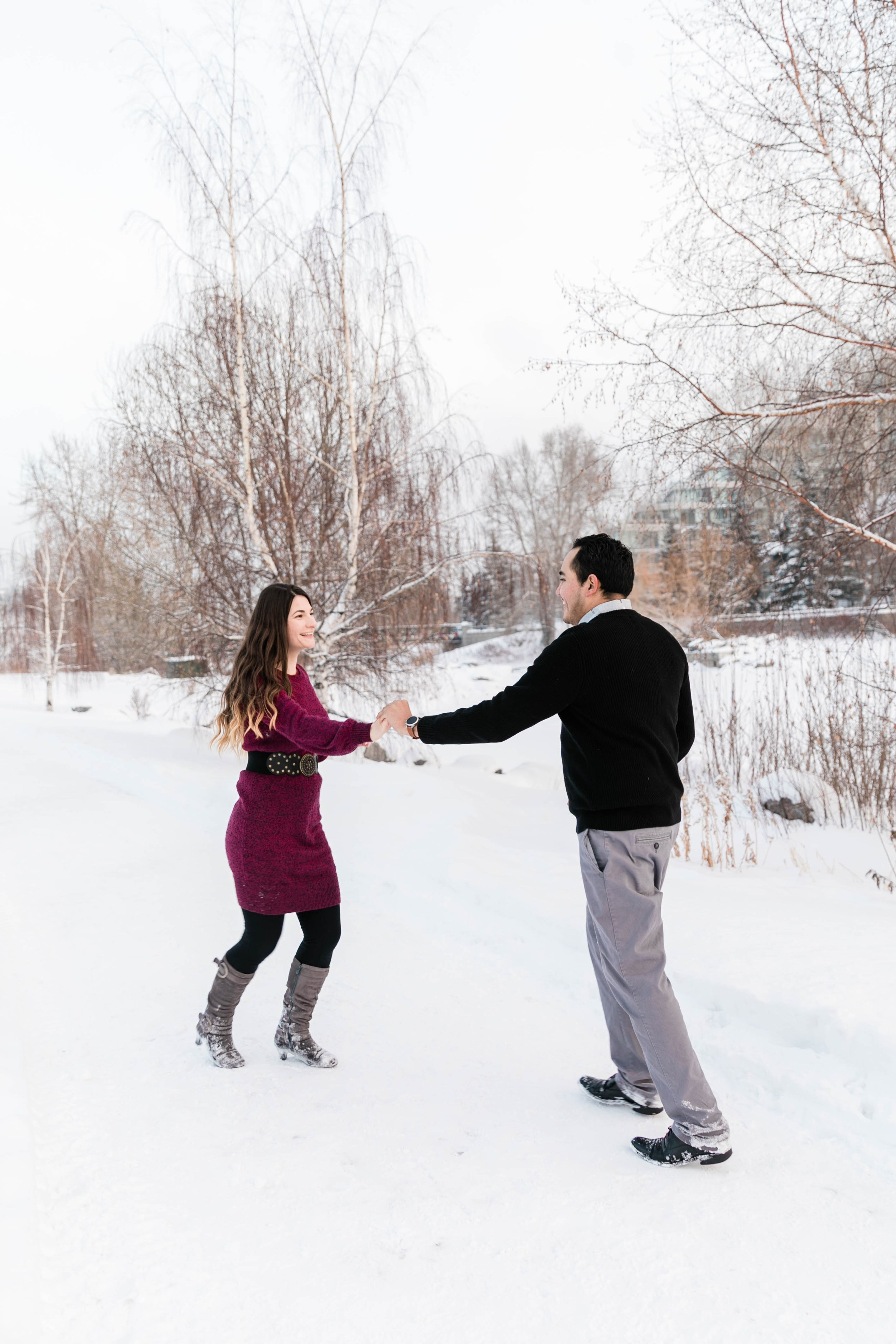 Iván & Andrada — Princes Island Engagement. Fotografía accesible en Calgary