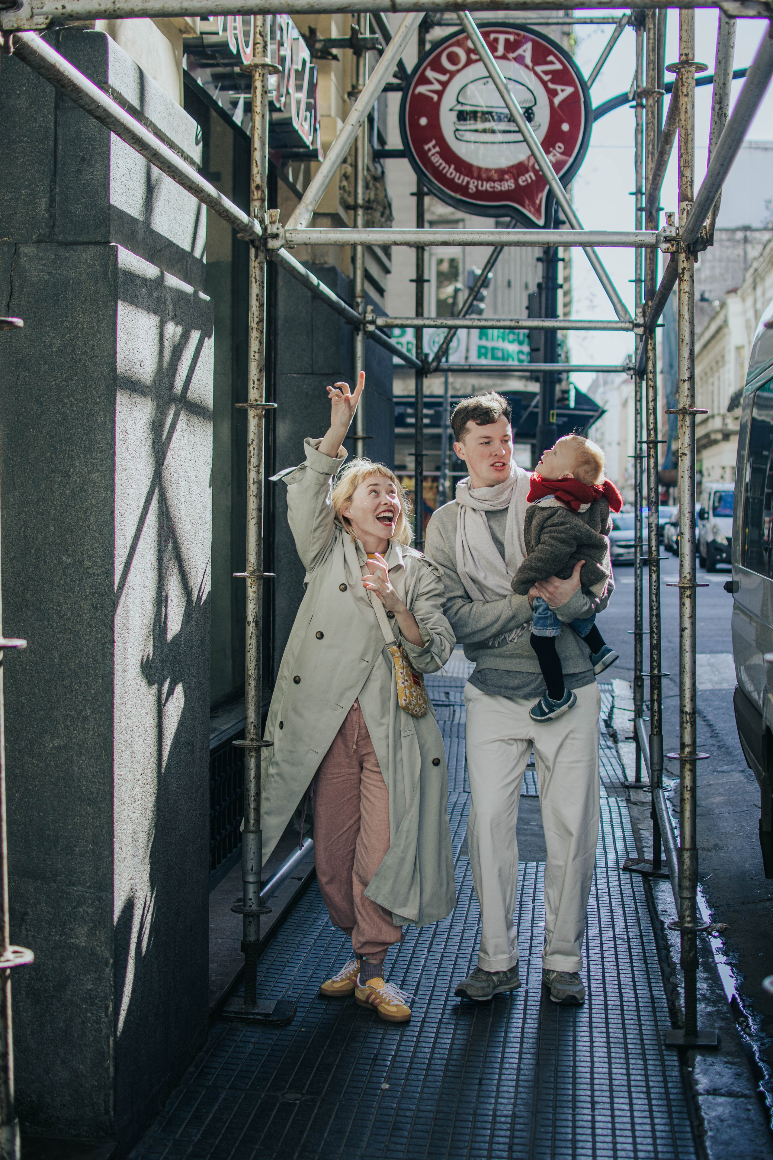 Family photo shoot. Buenos Aires. Photographer @elmirkami in the city of Buenos Aires