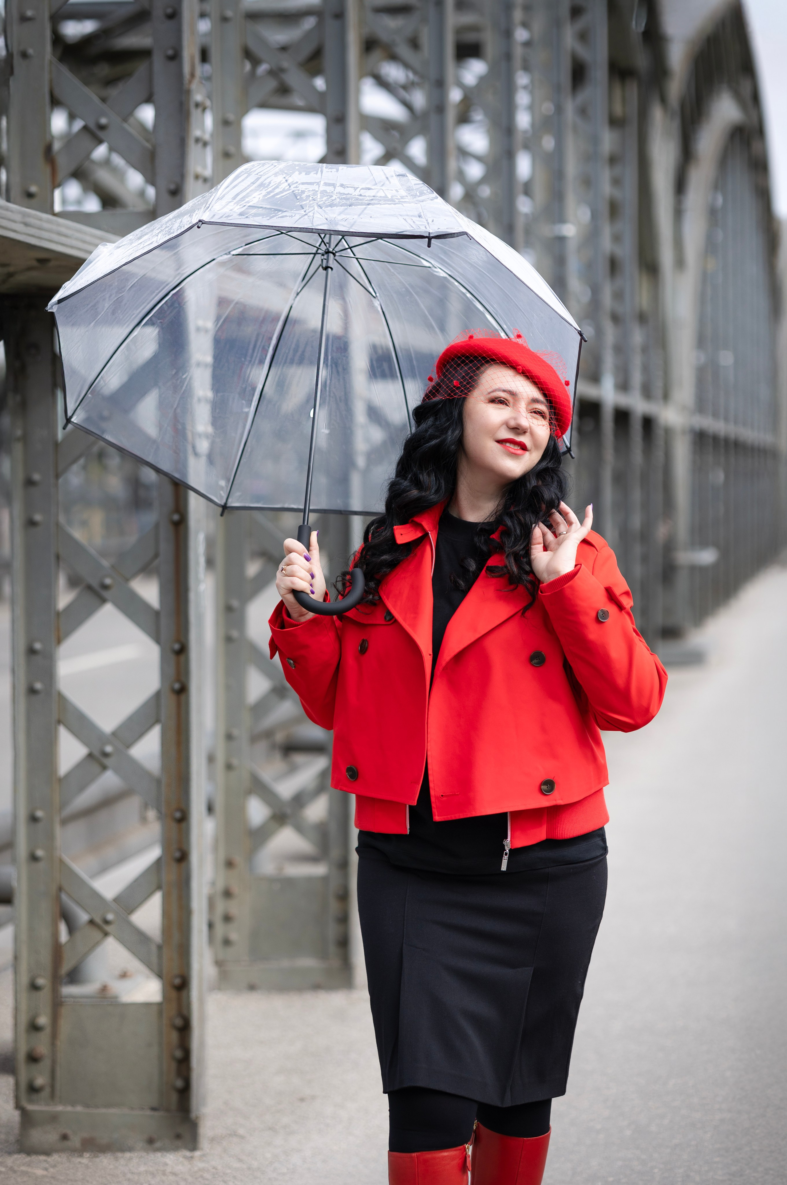 Balloons and red skirt. Фотограф в Мюнхене