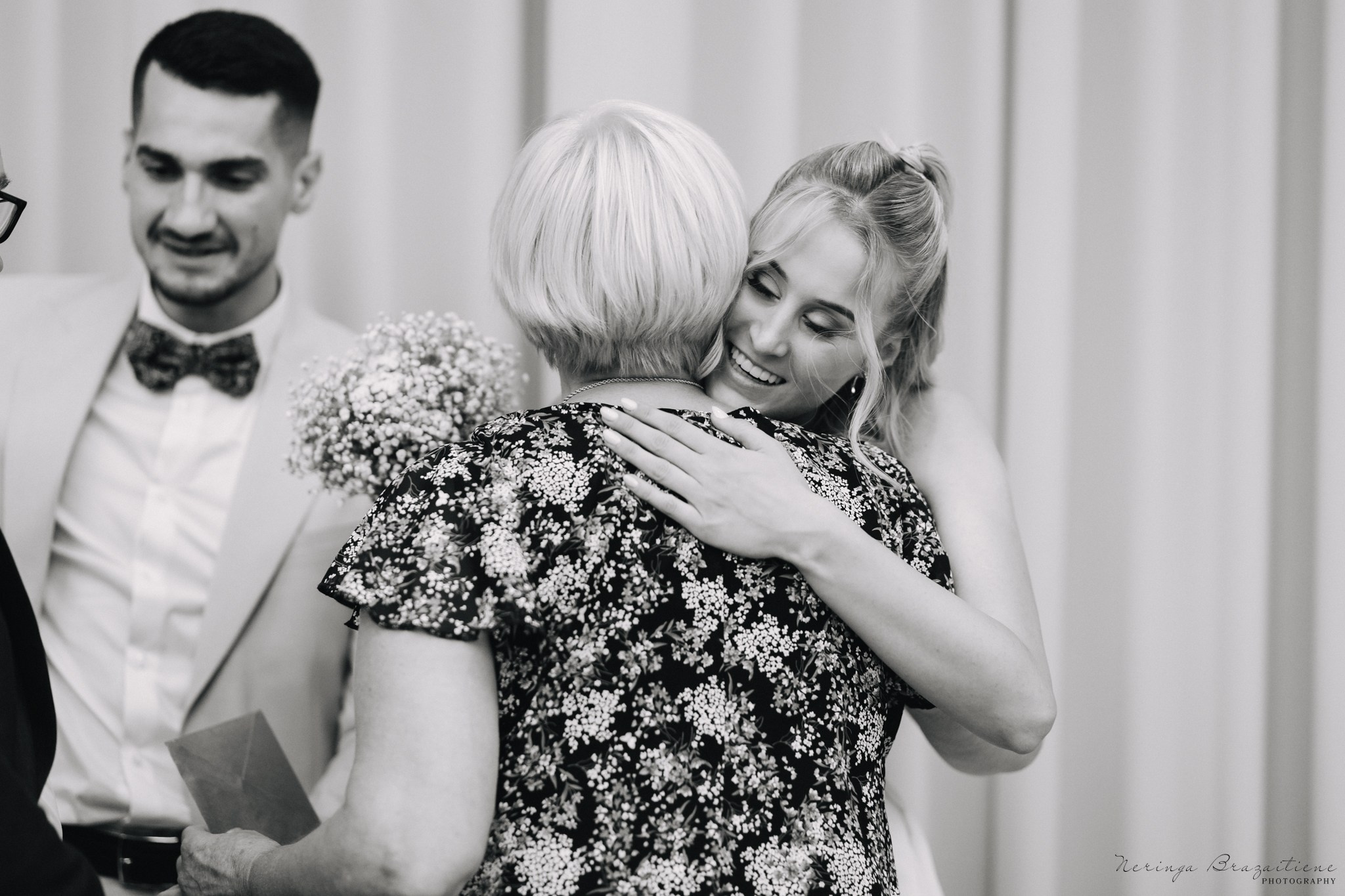 Vestuvinė fotosesija Kaune, Vienybės aikštėje, prie Lietuvos banko