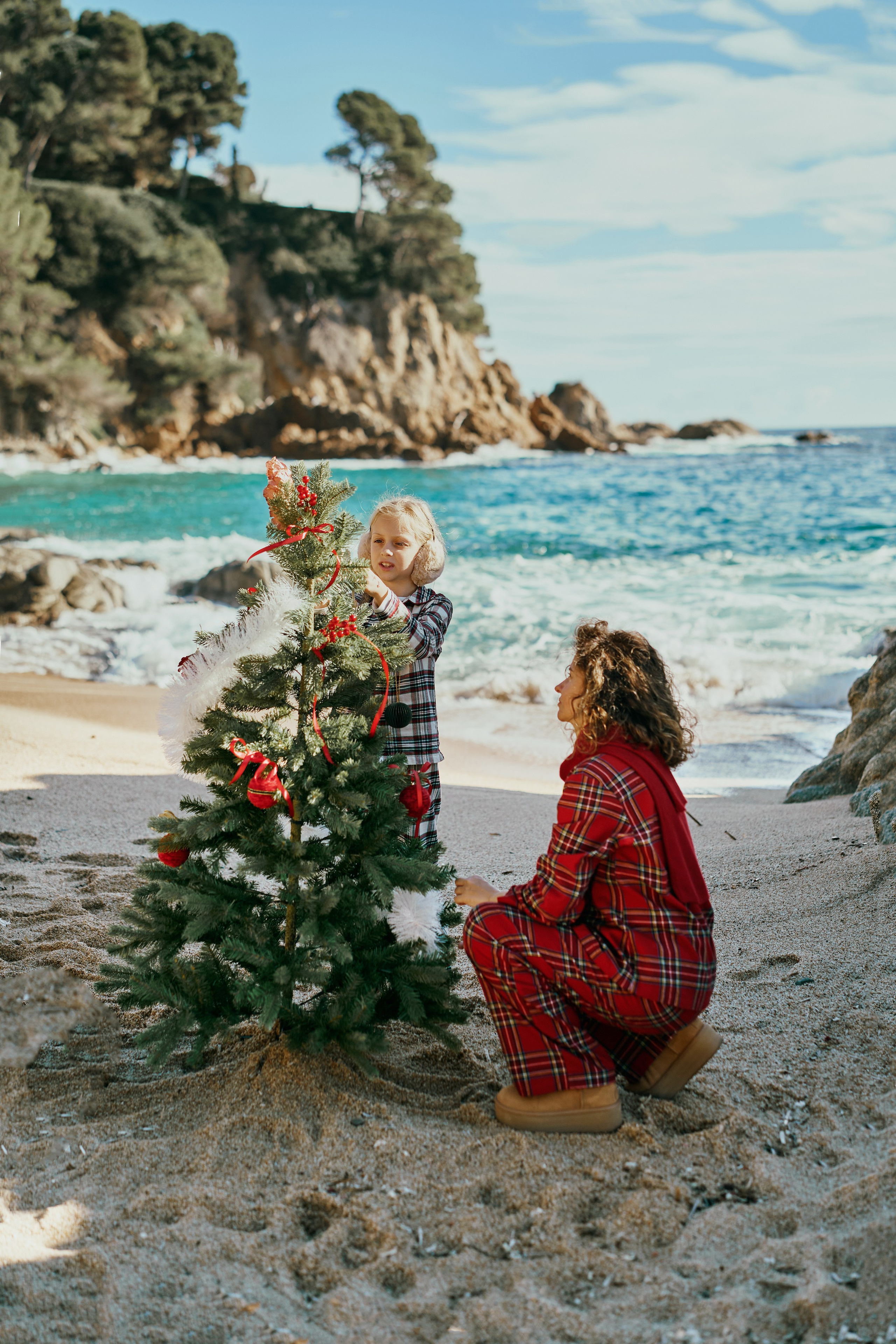 Пляж. Мама и дочь. Фотограф в Барселоне Жанна Захарченко