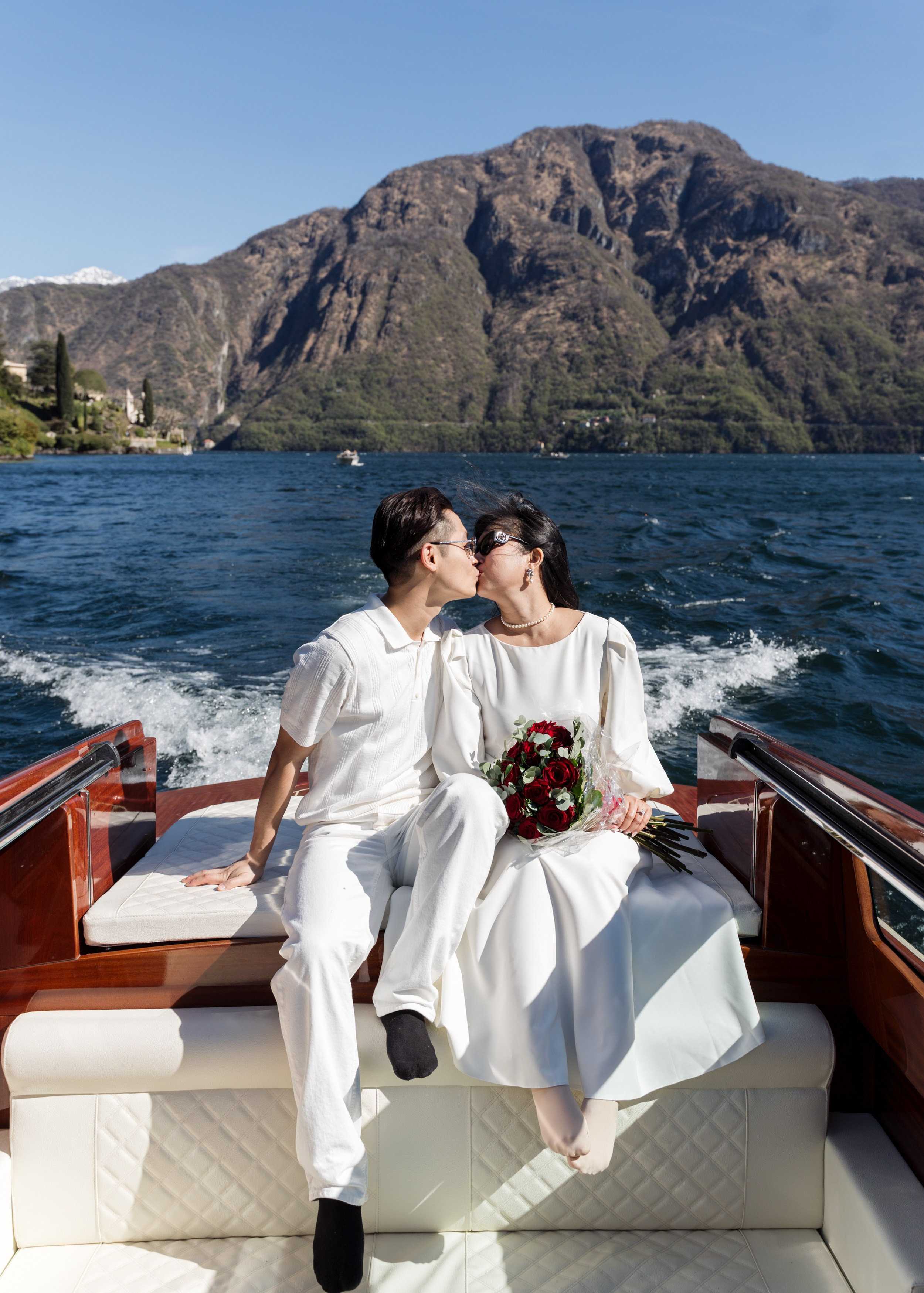 Secret Proposal on a Boat in Lake Como. Proposal Photographer in Lake Como