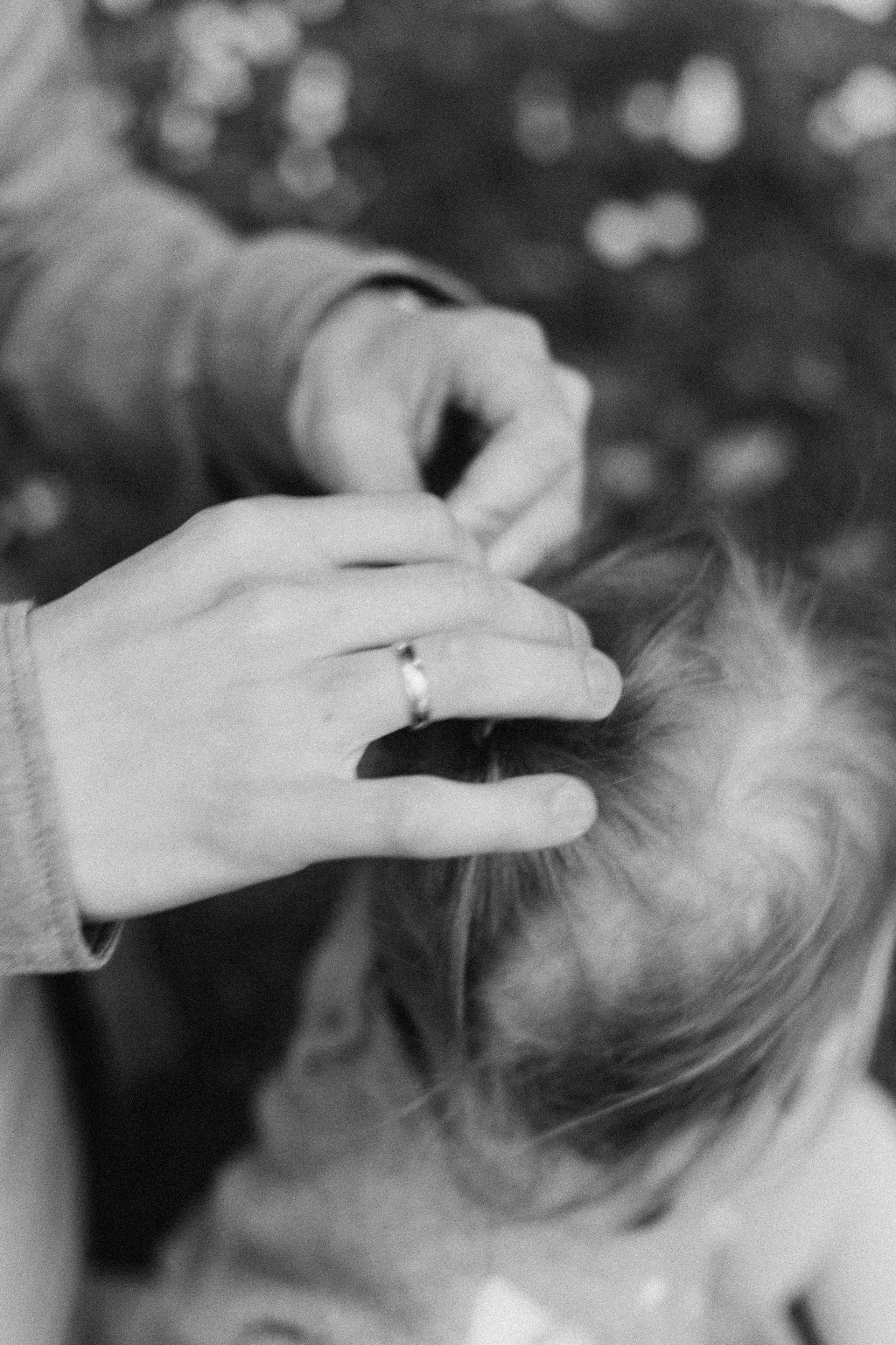 Family walking in the park. Family photographer in Vilnuis Svetlana Naumova