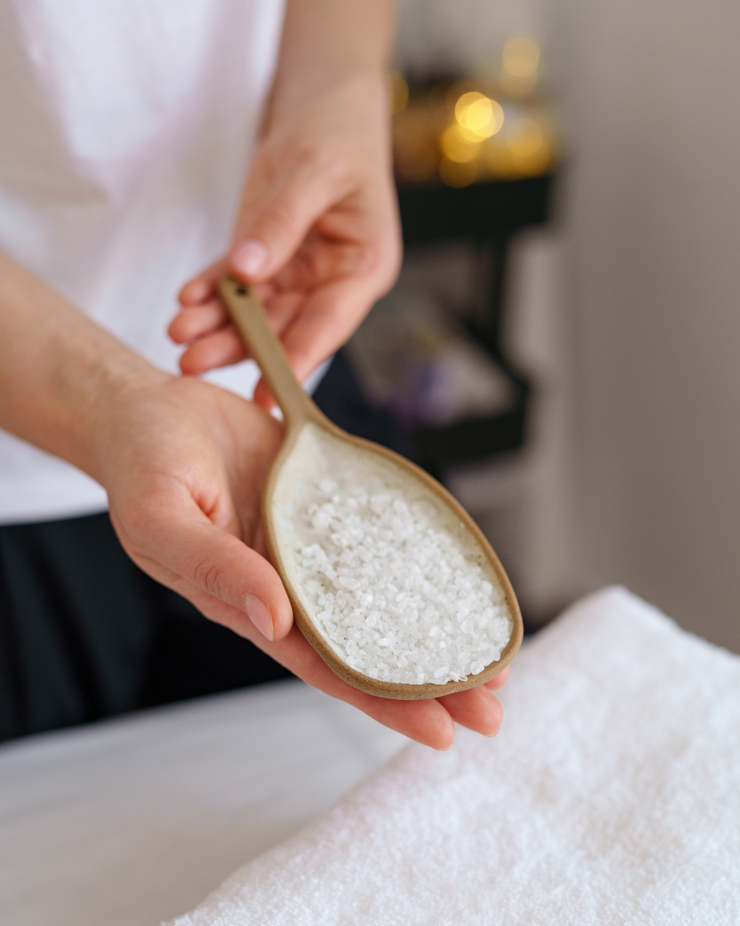 Creative content photography for businesses. Photos for massage therapist.  LinkedIn headshot Madrid. Photographer in Madrid, Spain. Alyona Belyaninova