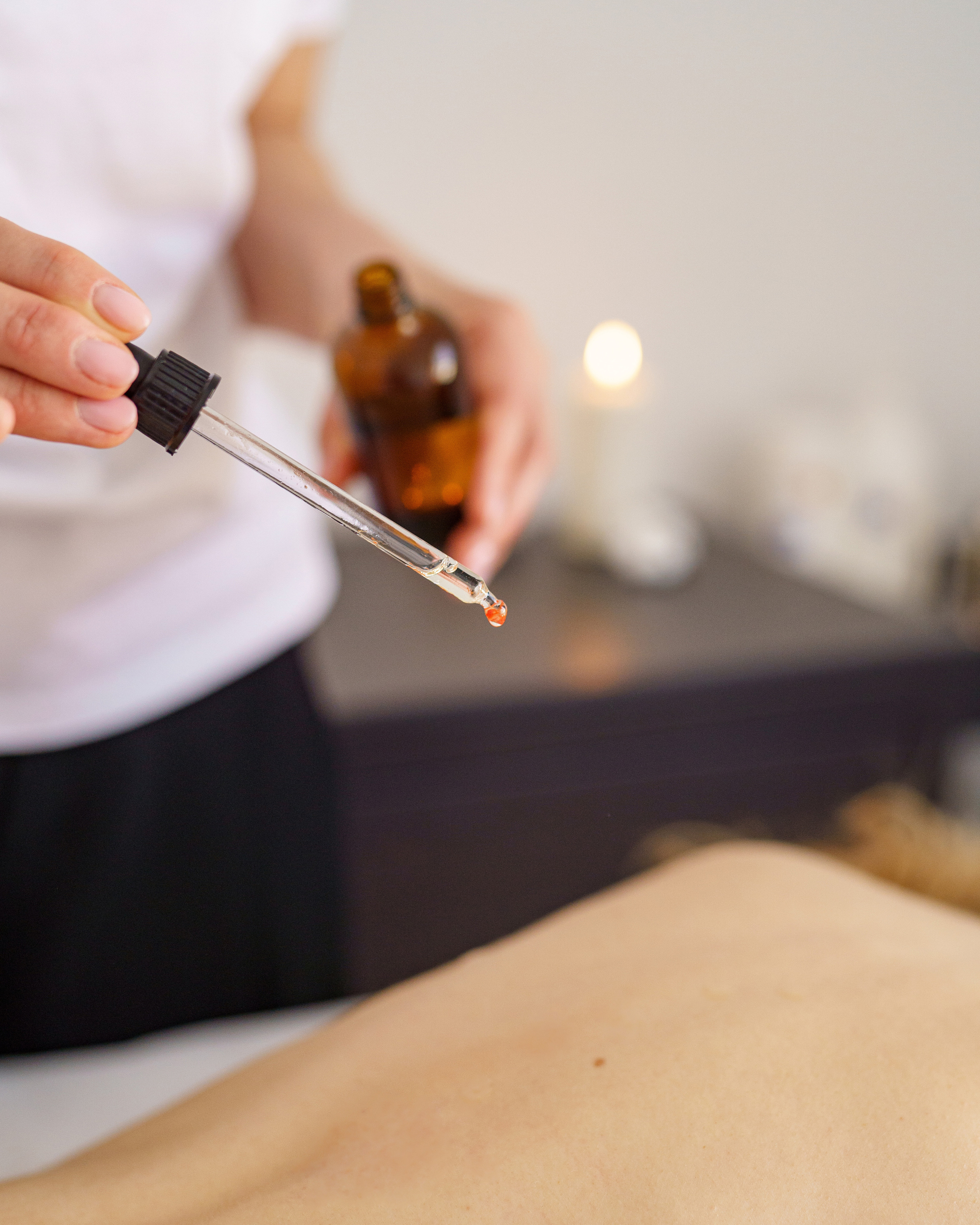 Creative content photography for businesses. Photos for massage therapist.  LinkedIn headshot Madrid. Photographer in Madrid, Spain. Alyona Belyaninova