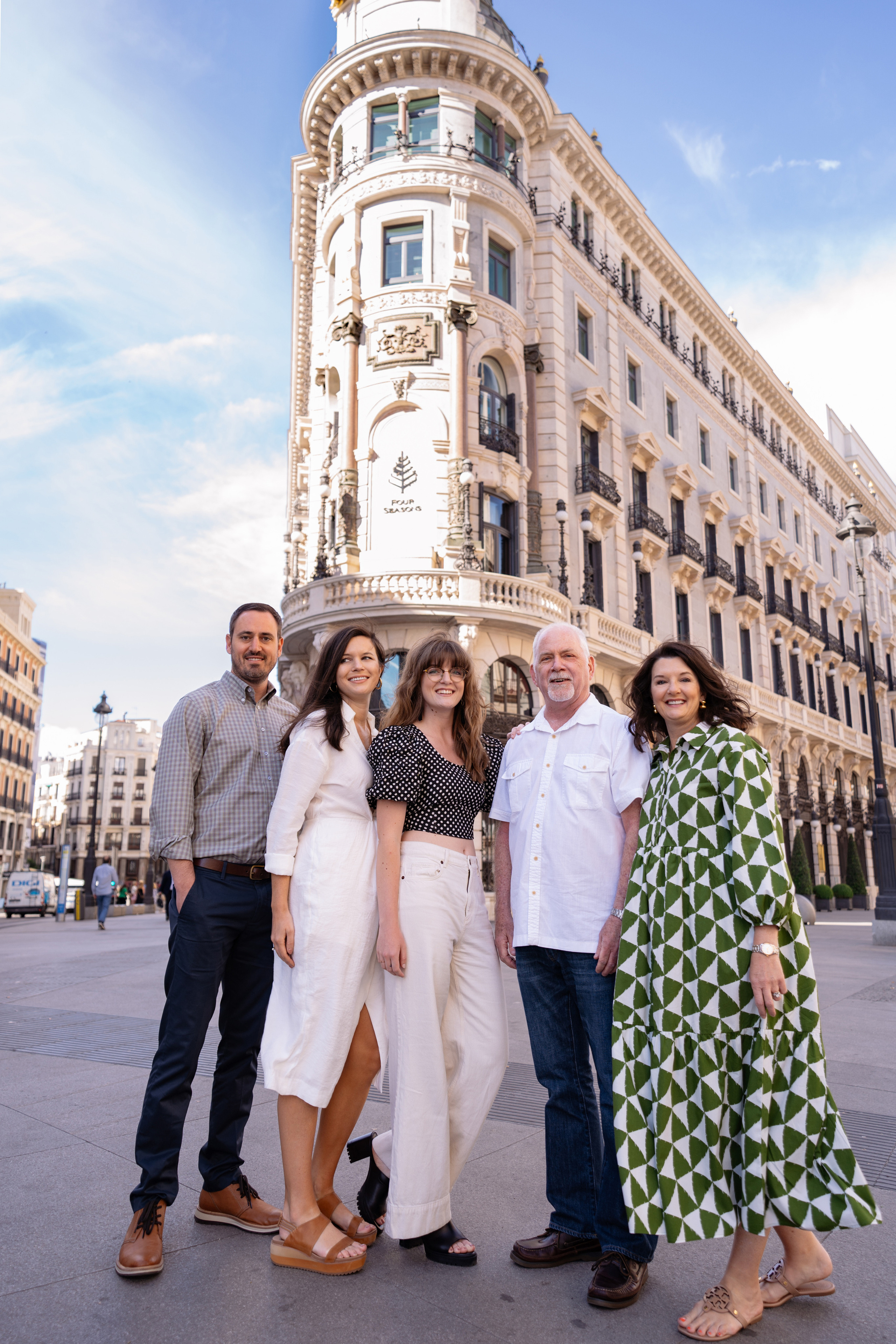 Fotógrafo de sesiones familiares para turistas en Madrid. Fotógrafo en Madrid, España. Alyona Belyaninova