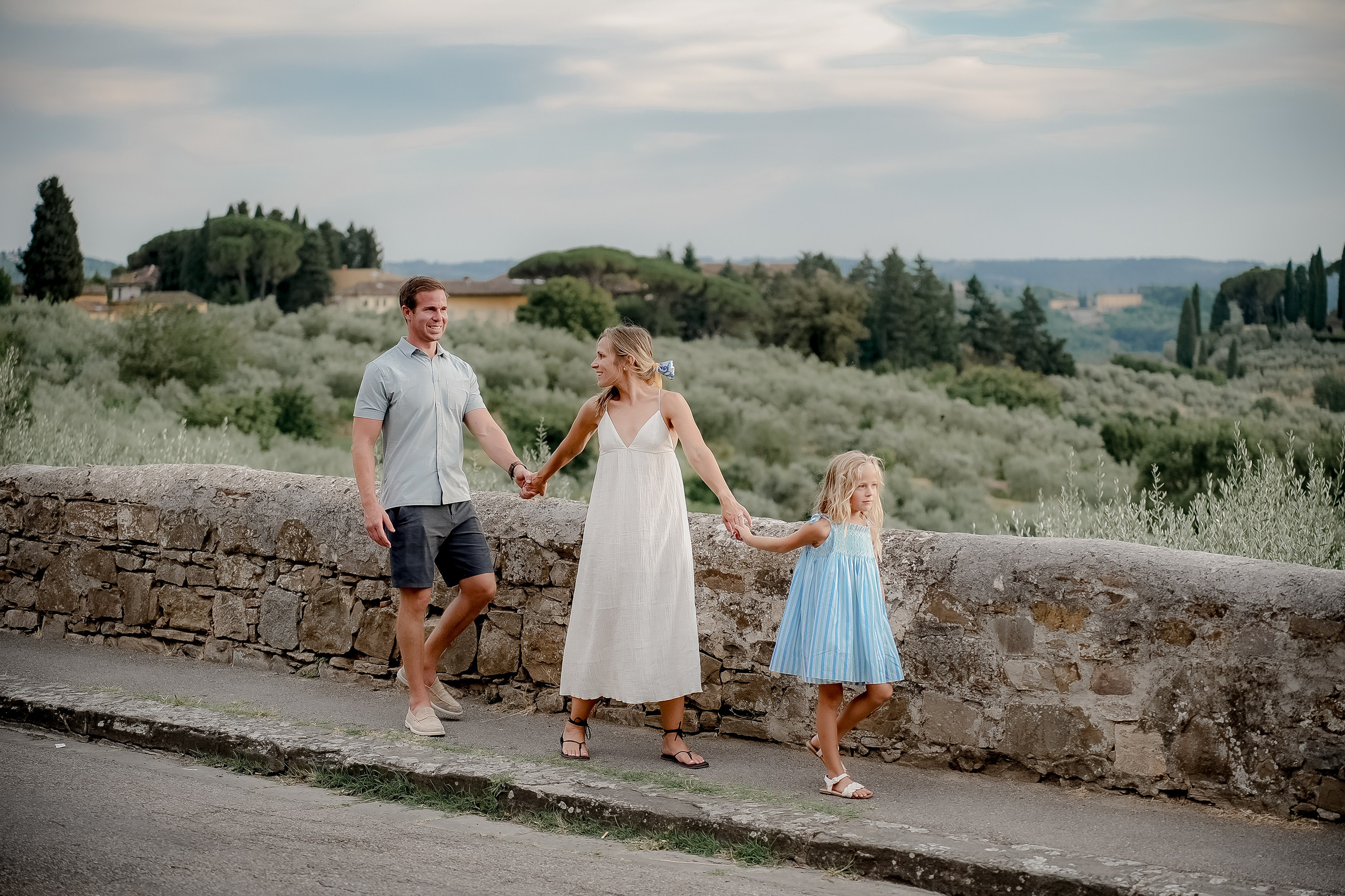 Nicole & Family. Wedding Photographer in Italy