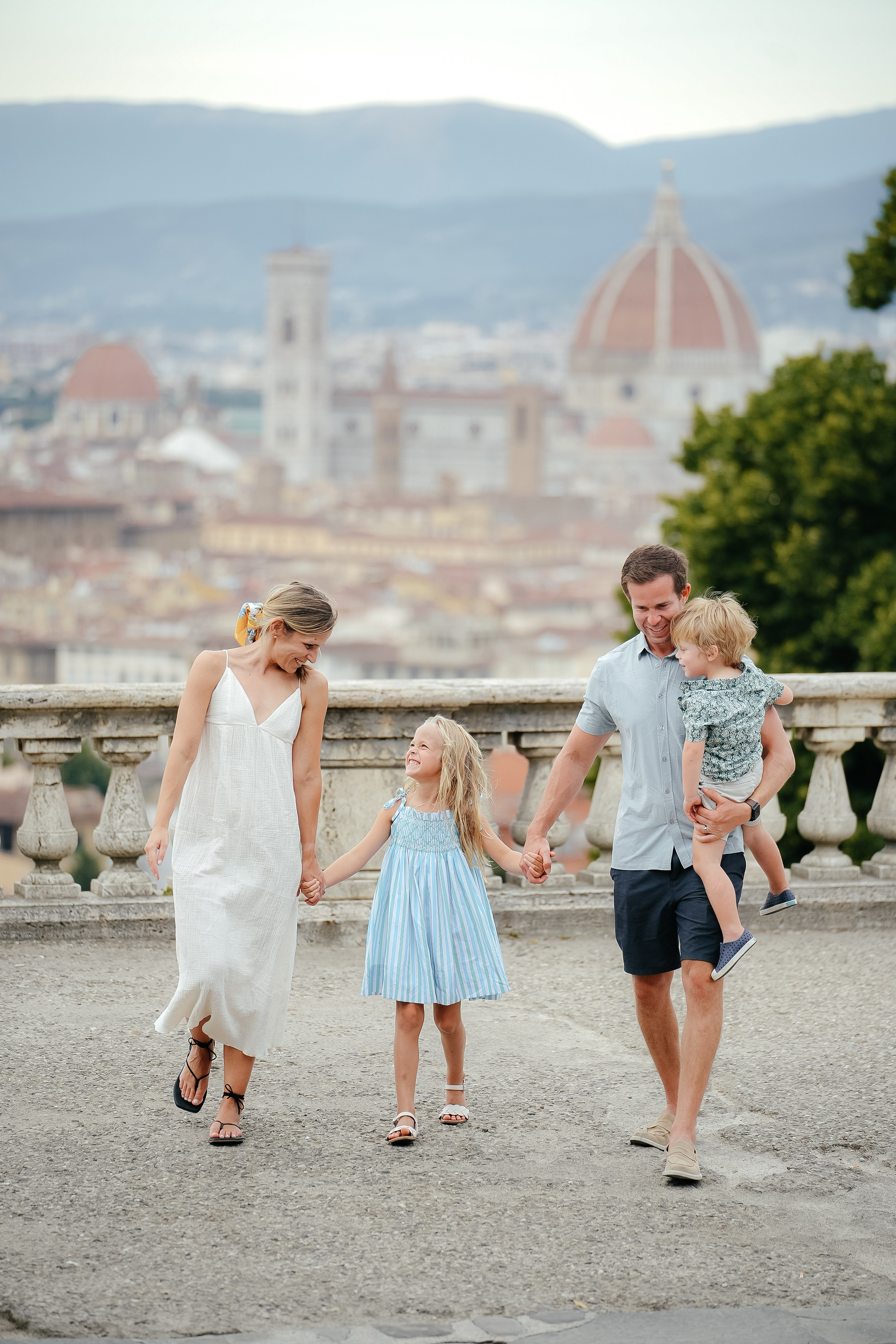 Nicole & Family. Wedding Photographer in Italy