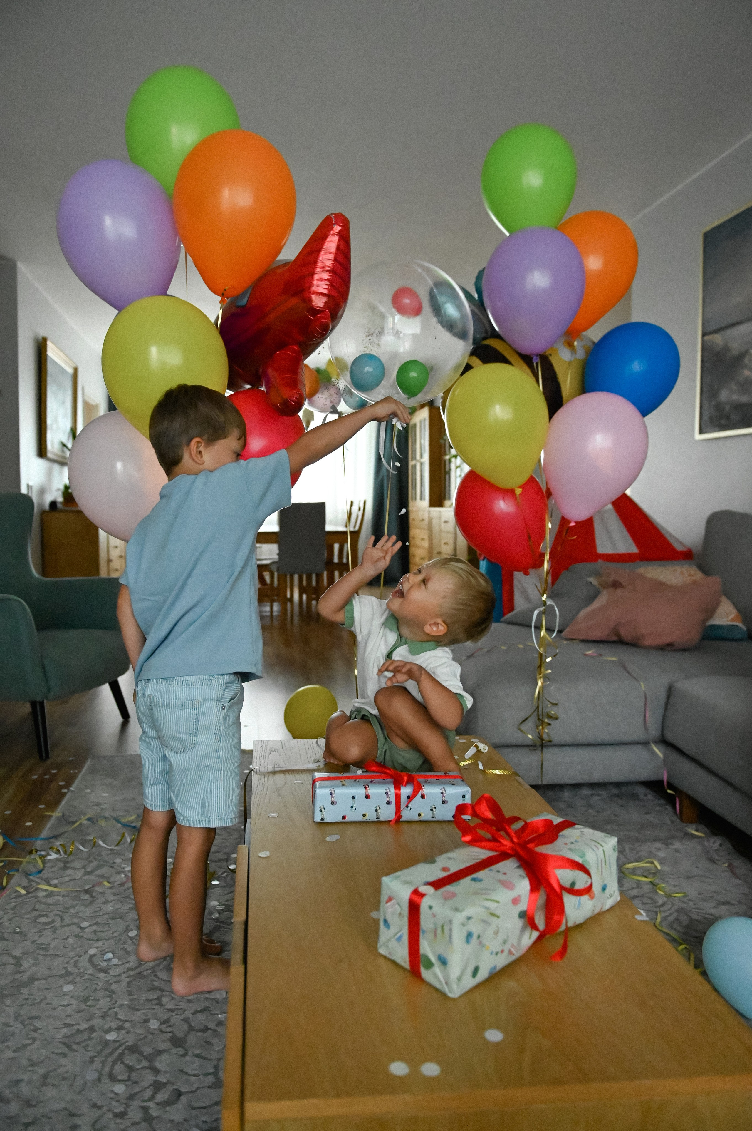 Праздник во дворе дома. Детский и семейный фотограф в финляндии дина пулкка. контент фотограф