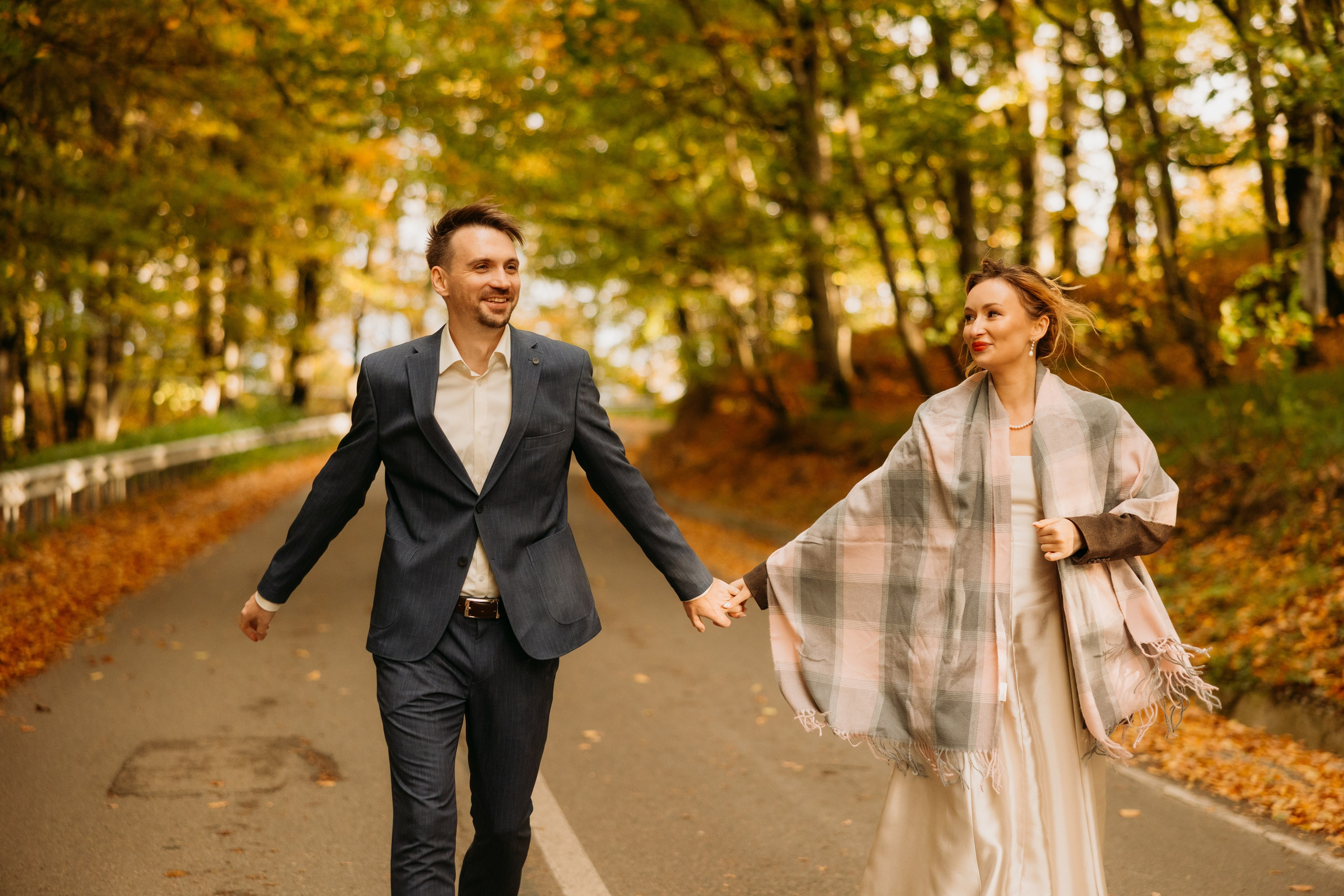 Love in Autumn forest. Wedding photographer in Tbilisi Ioseb Mamniashvili