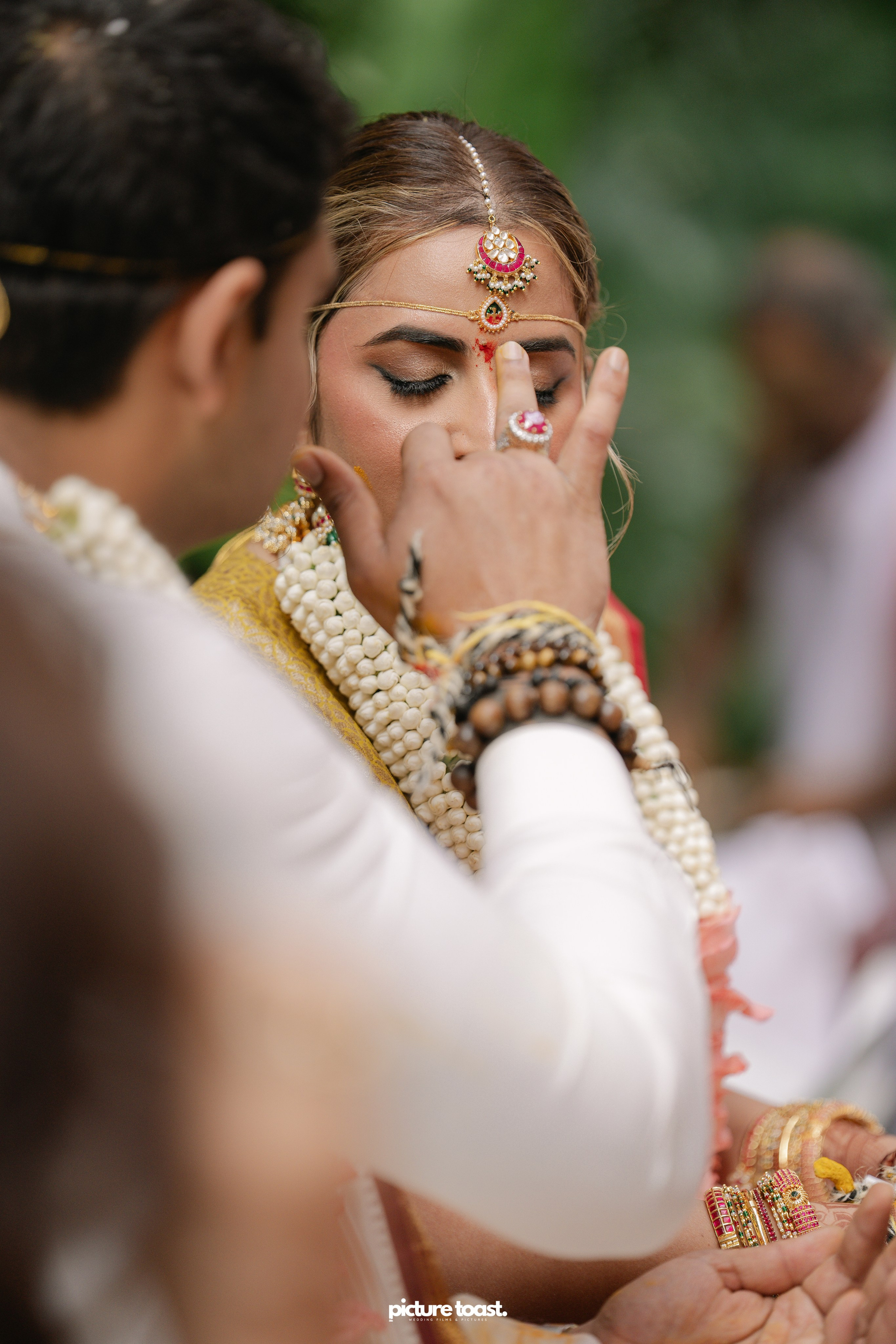 South Indian Wedding Ft. Aashna & Rajiv. Fine art Wedding Photographers in India & Canada