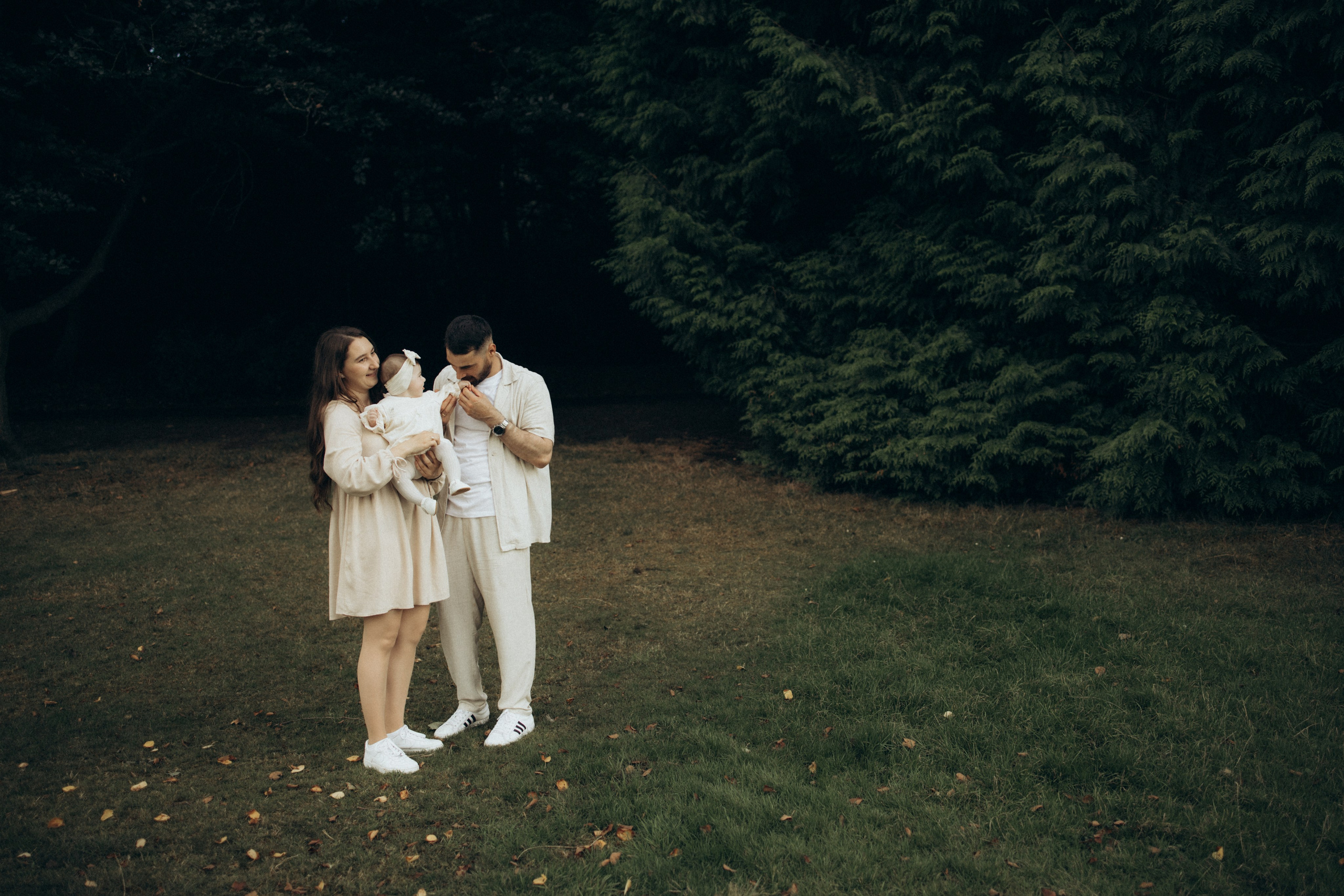 Pergola gardens. Photographer in Milton Keynes, Northampton & London — Wedding, Family & Portrait Photography