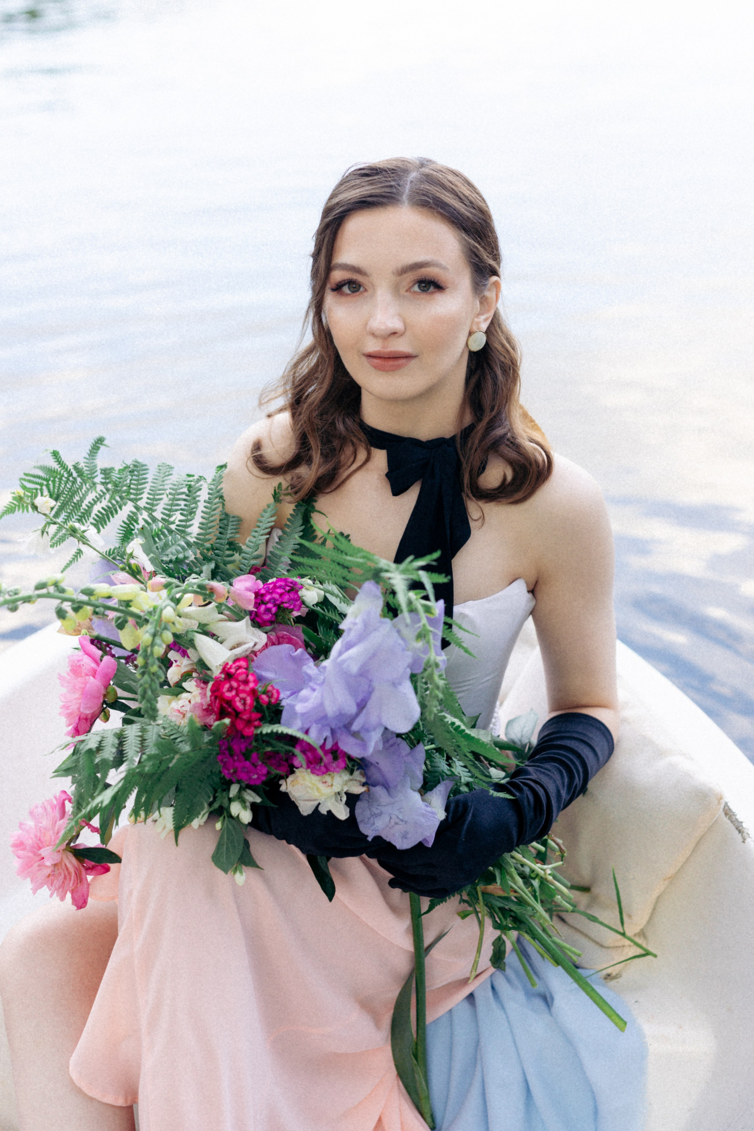 Boat & flowers. Photographer Anna Curly | Weddings and Events in Dubai