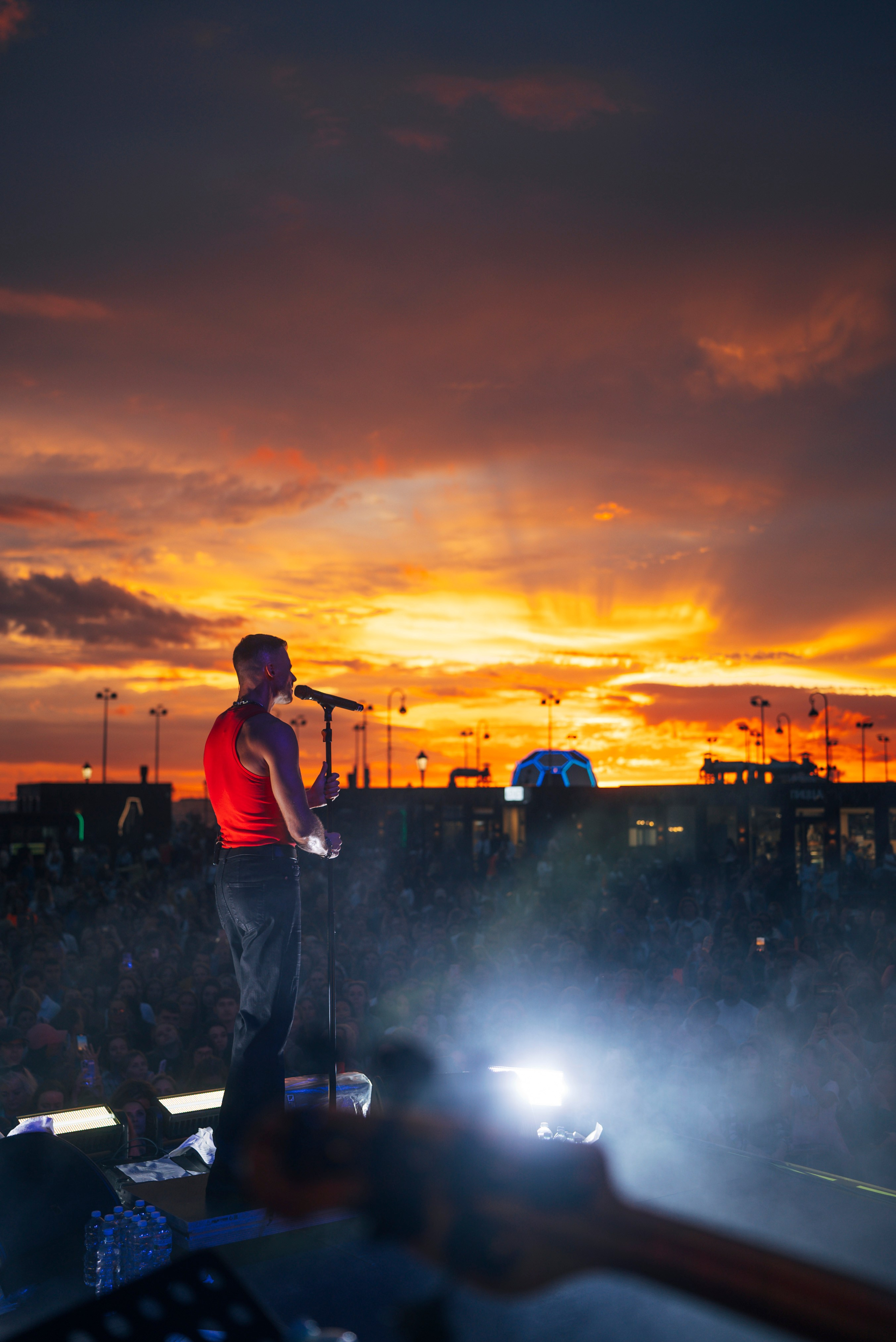 2024. Стрит-фотография, полная абсурда, идиотизма и красоты