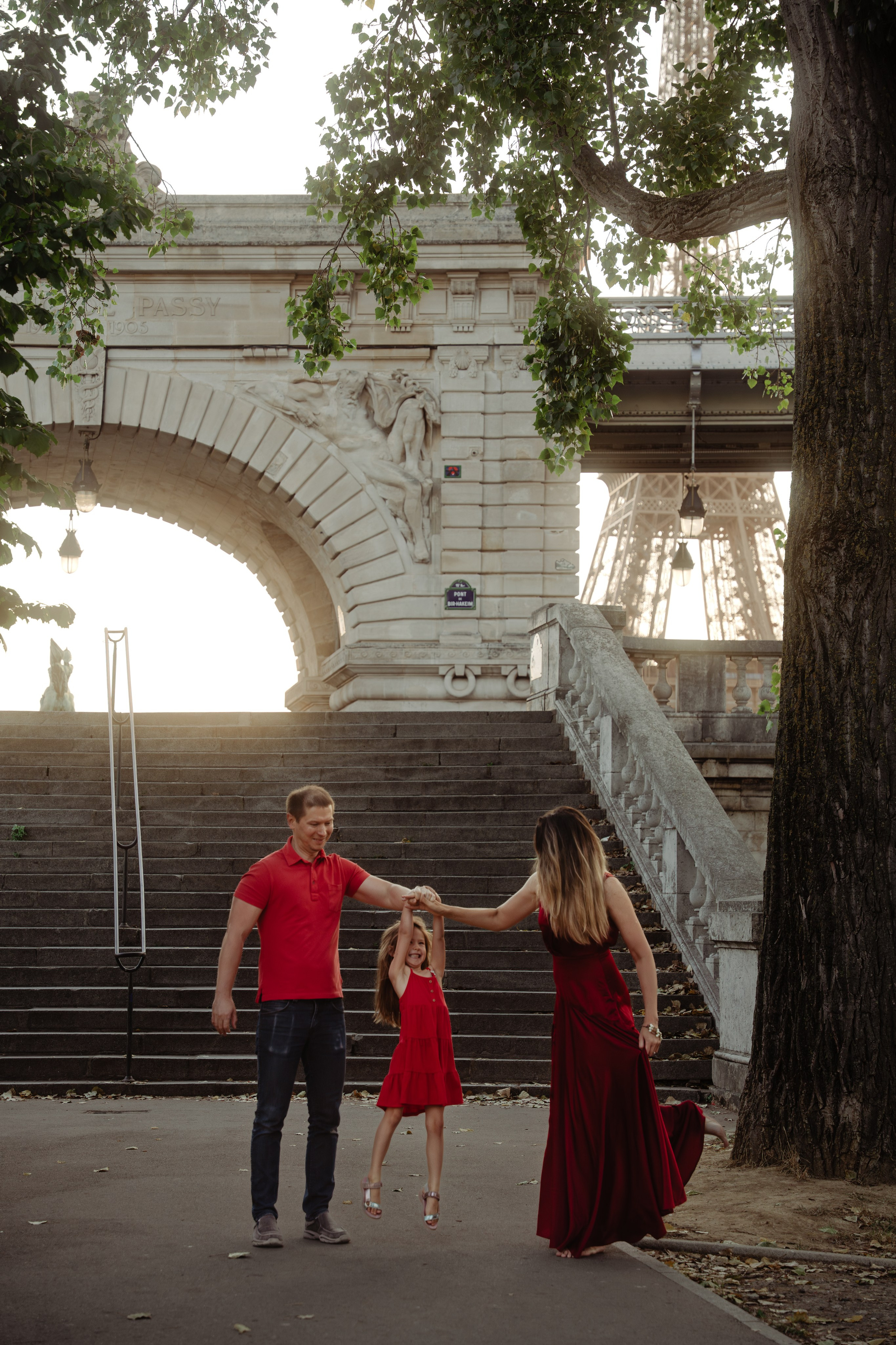 Maria, Vadim & Mila in Paris. Paris photographer — Polina Osipova