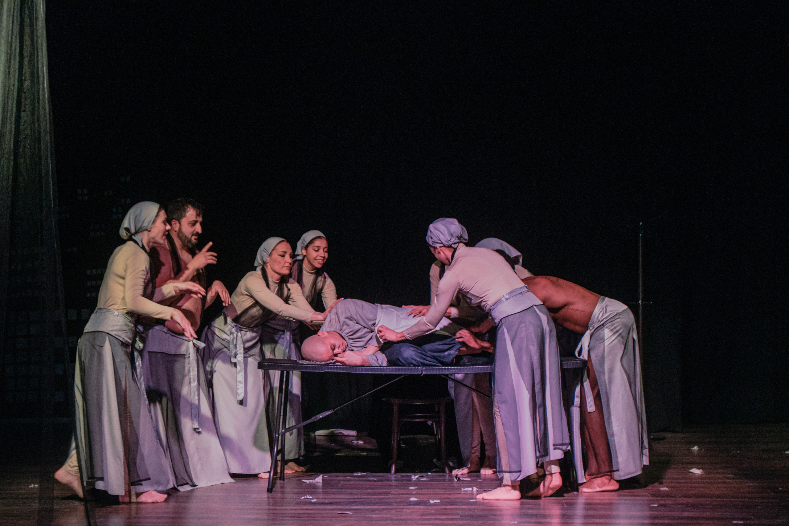 Fotos de la representación teatral en Valencia. Fotógrafo de retrato, familia y reportajes en Valencia | España | Europa Vitalii Lumier