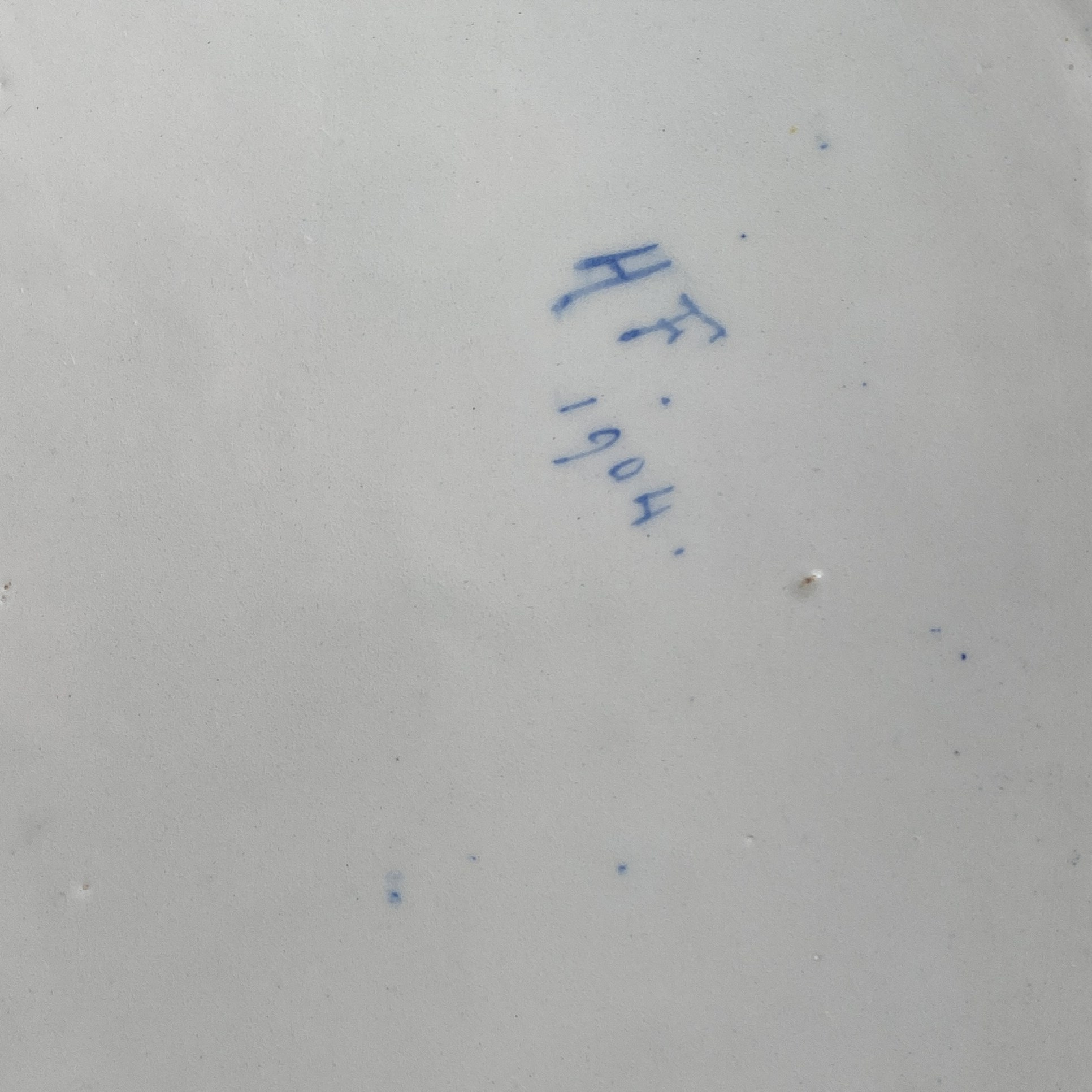 Irises. Современнные и актикварные украшения в Барселоне, Москве и Санкт-Петербурге