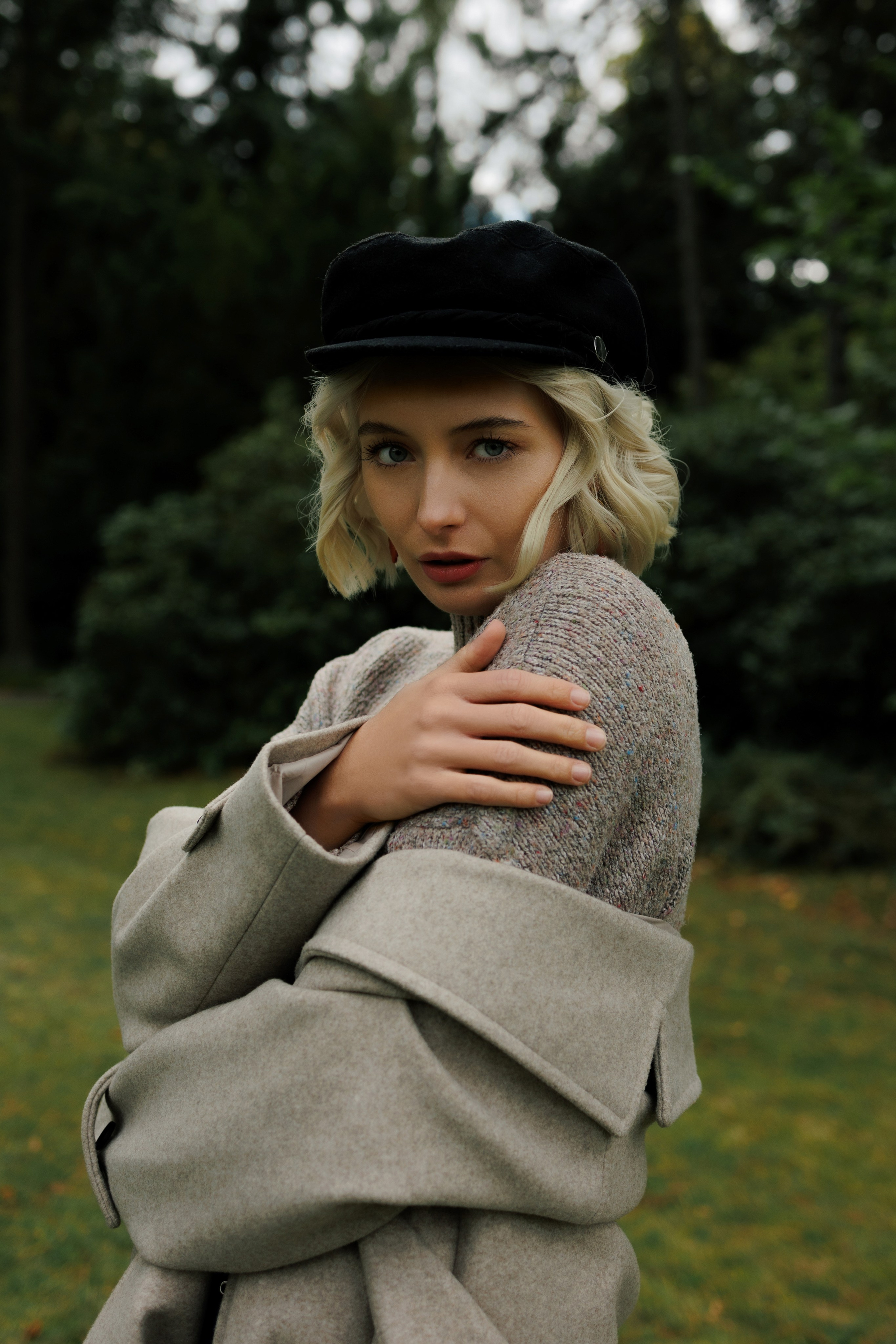 Autumn Portrait in the Park. Woman in Coat&Sweater. Cinematic&Emotional Photography by Kristina Kozheltsova. Kristina Kozheltsova- Soulful Portrait&Lifestyle&Love Story Photographer in Leipzig, Germany