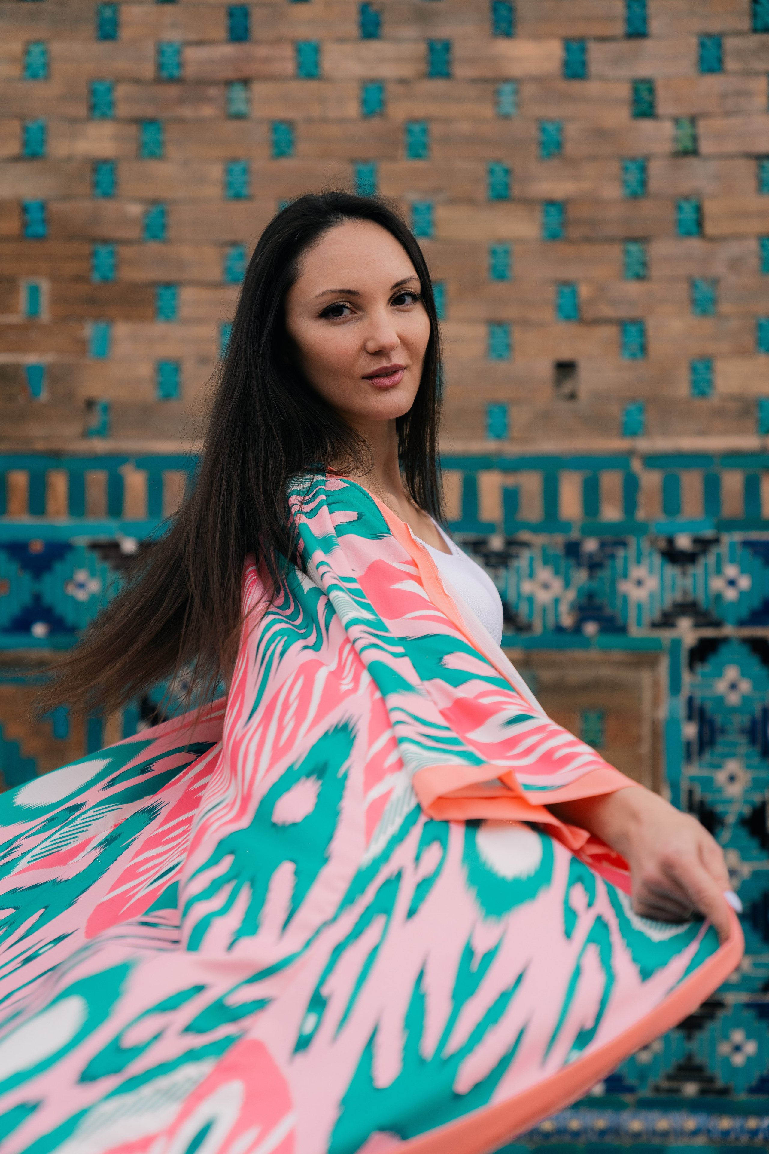 Photoshoot in a robe in Samarkand: Unique Shots with the Shah-i-Zinda. Photographer in Uzbekistan and Samarkand Djasur Marupov