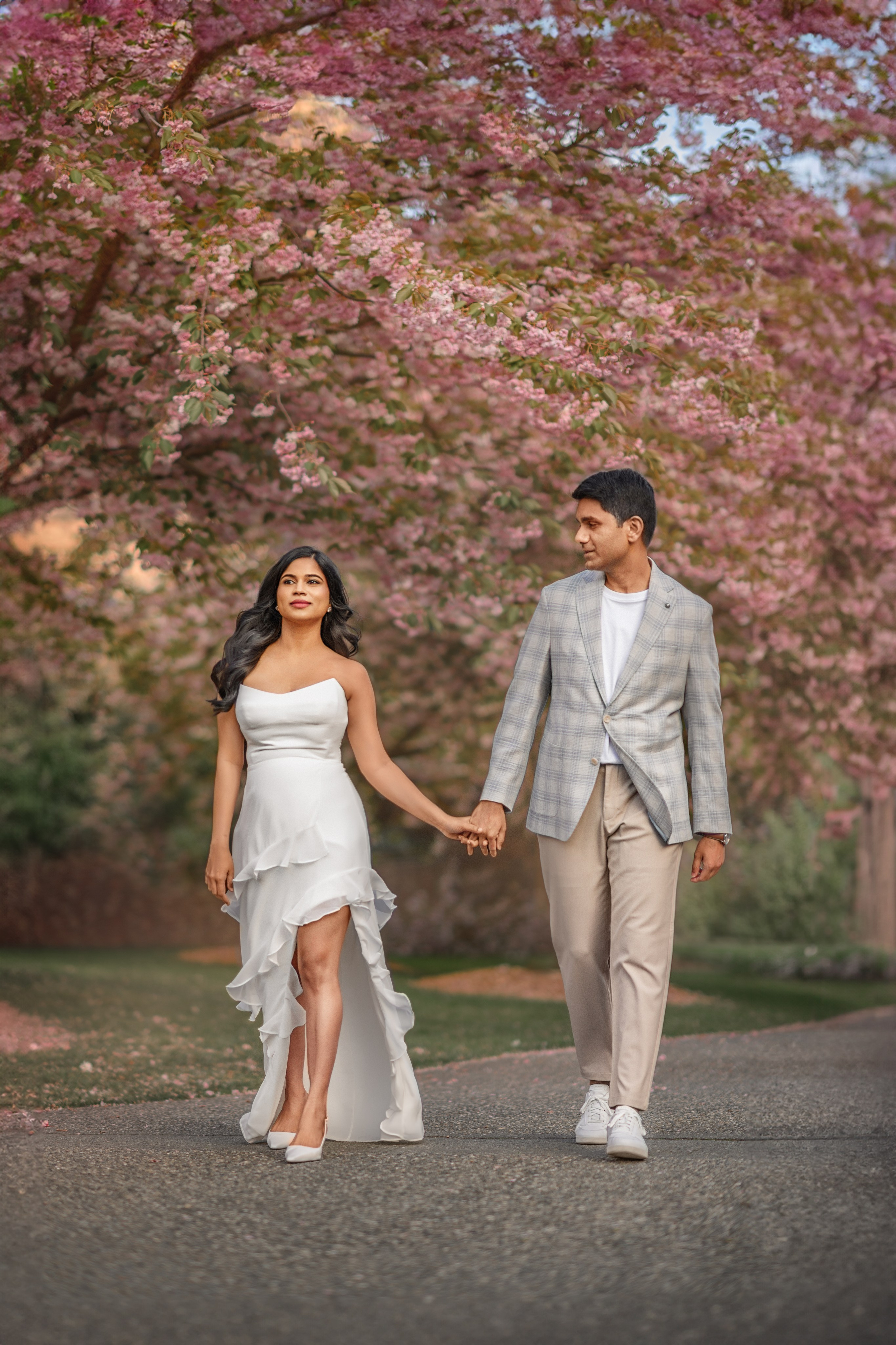 Praveena with her husband. Wedding & family photography in Seattle area. Helen Michelle photographer