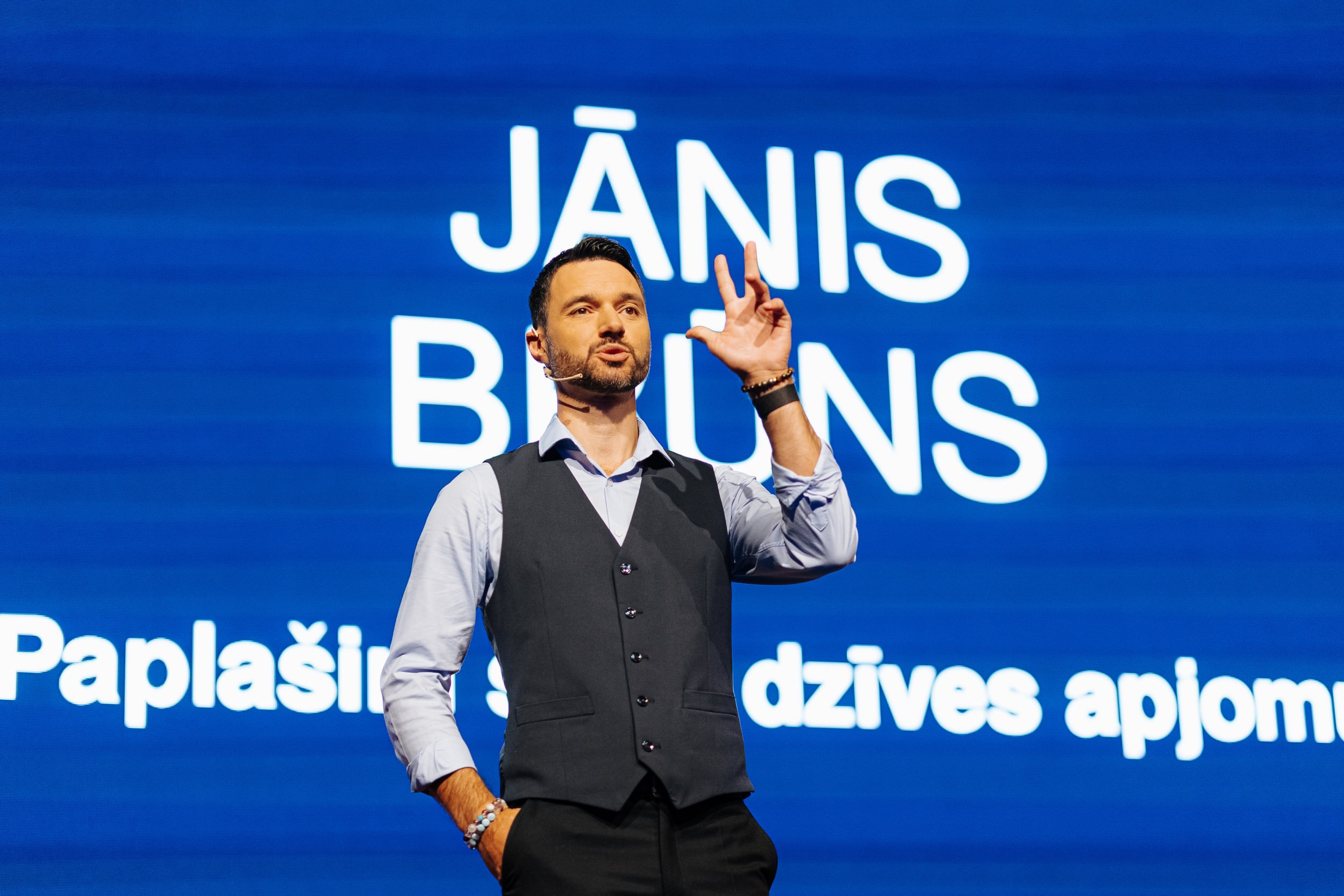 Dzīvesvirsotnes konference. Kāzu un ģimenes fotogrāfs Rīgā