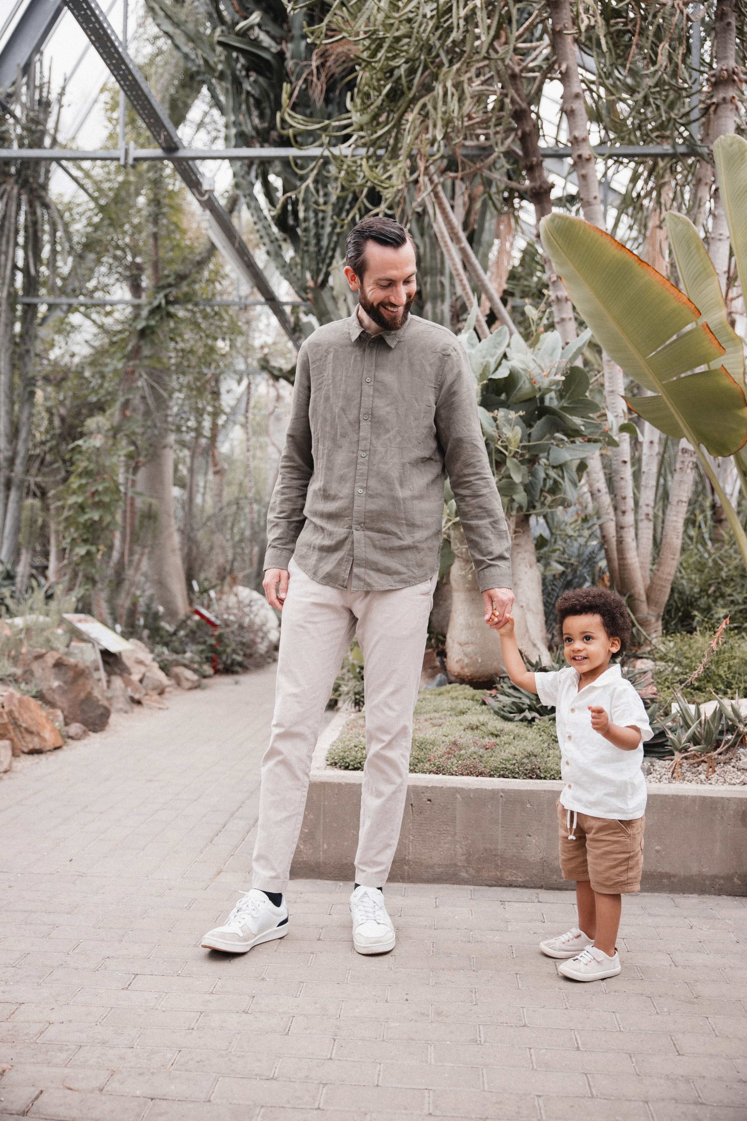 Babybauch Shooting im Botanischen Garten Bochum | Reiche Fotografie. Hochzeitsfotografin Bochum | Halyna Reiche Fotografie NRW