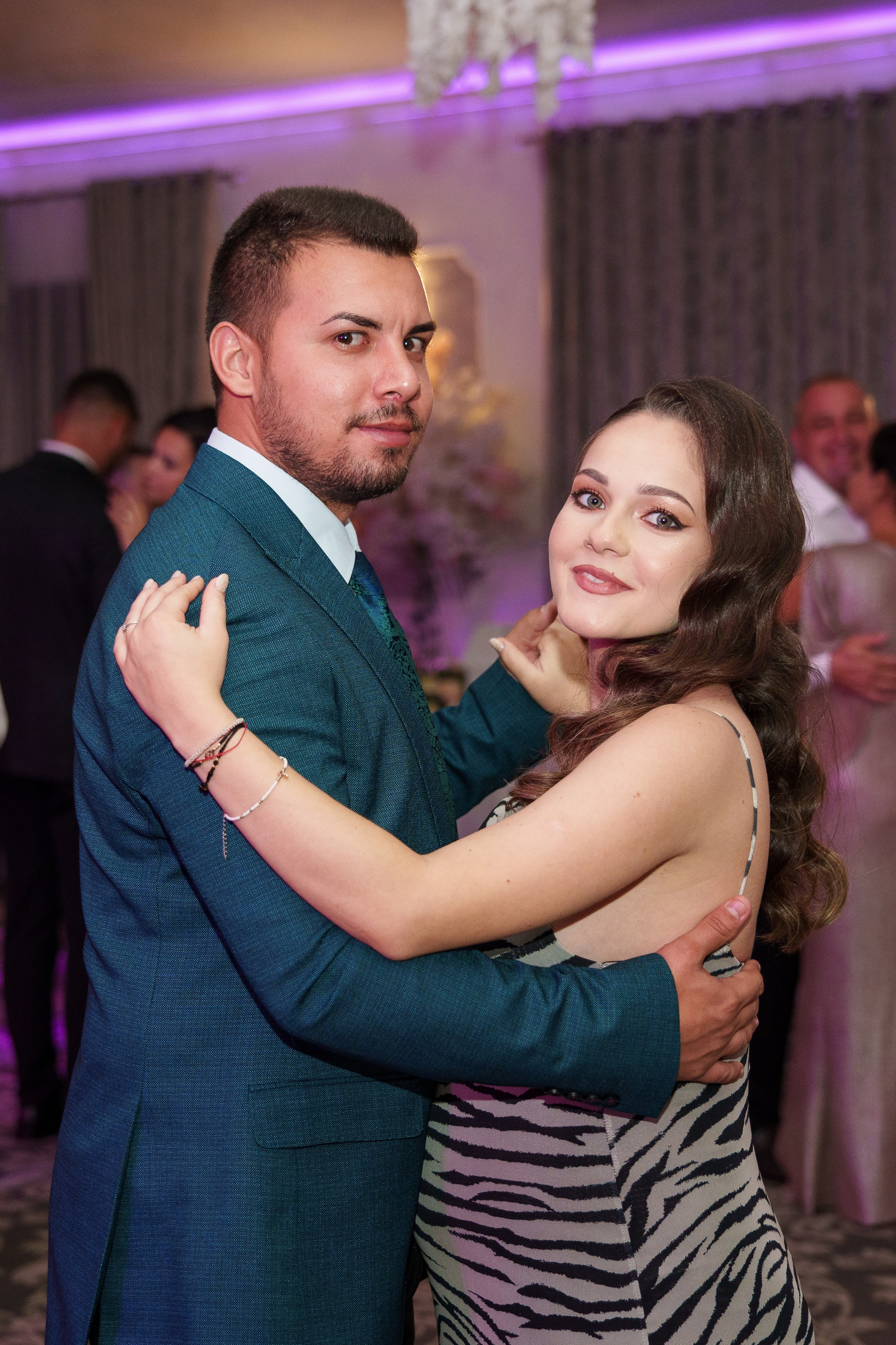 Bella & Adi. Foto Studio — Fotograf de evenimente, nunti, botezuri, portrete