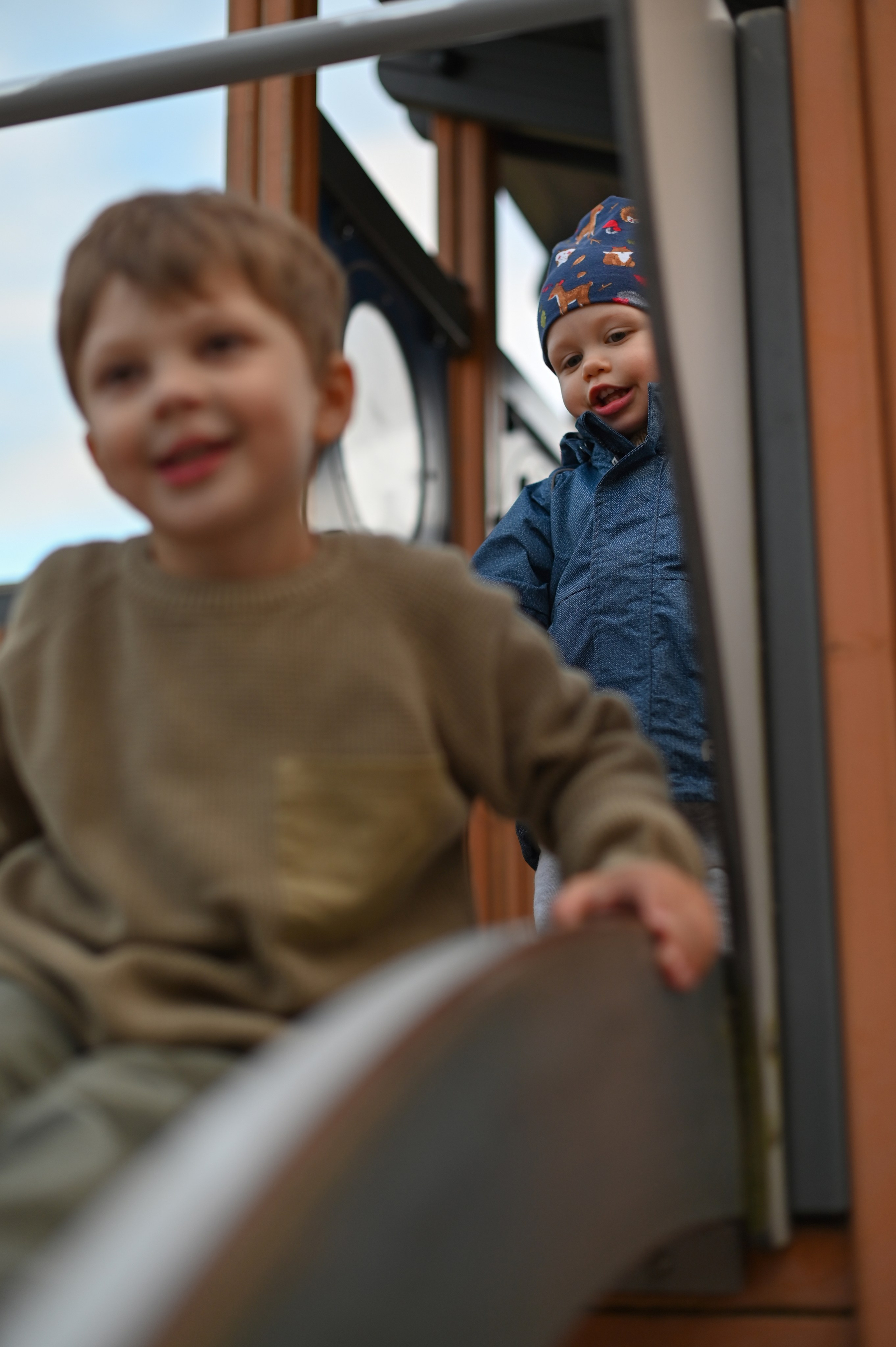 На детской площадке. Детский и семейный фотограф в финляндии дина пулкка. контент фотограф