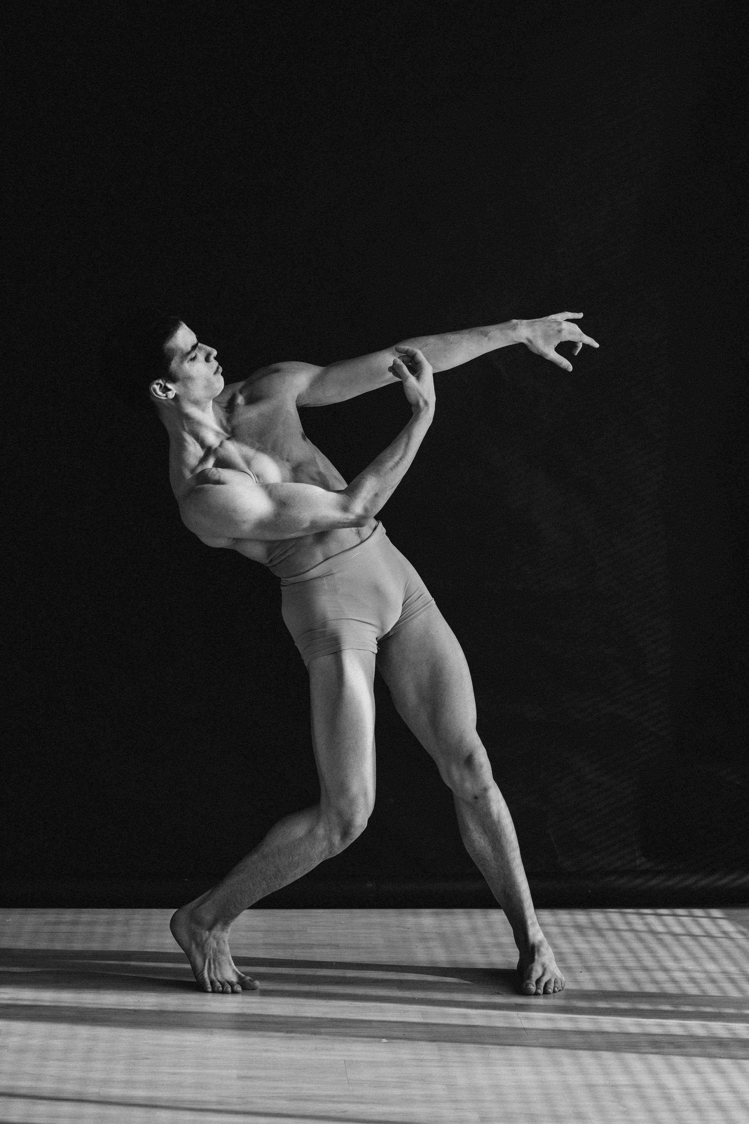 DANCERS. Victoria Olonen – Cinematic Portrait Artist | Helsinki & Europe