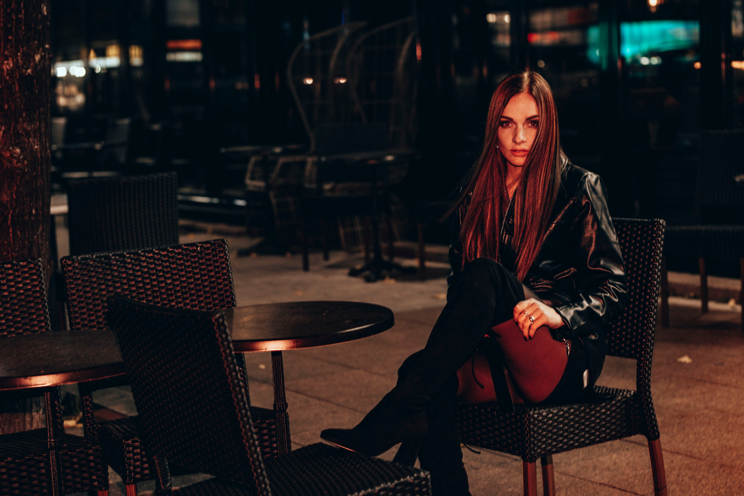 Yökuvaus kaupungin valoissa. Valokuvaaja Lahti, Helsinki Elena Salonen