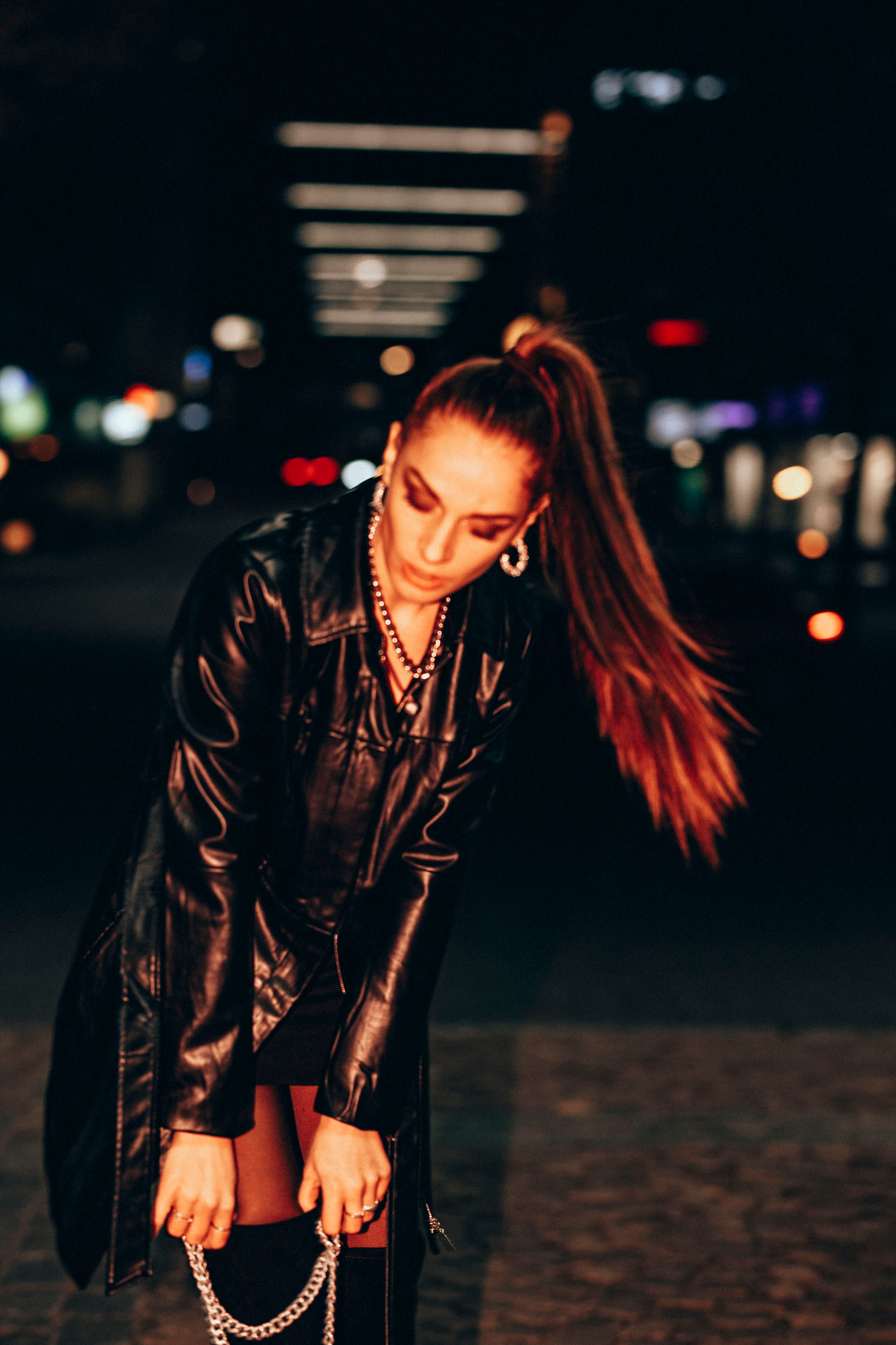 Yökuvaus kaupungin valoissa. Valokuvaaja Lahti, Helsinki Elena Salonen