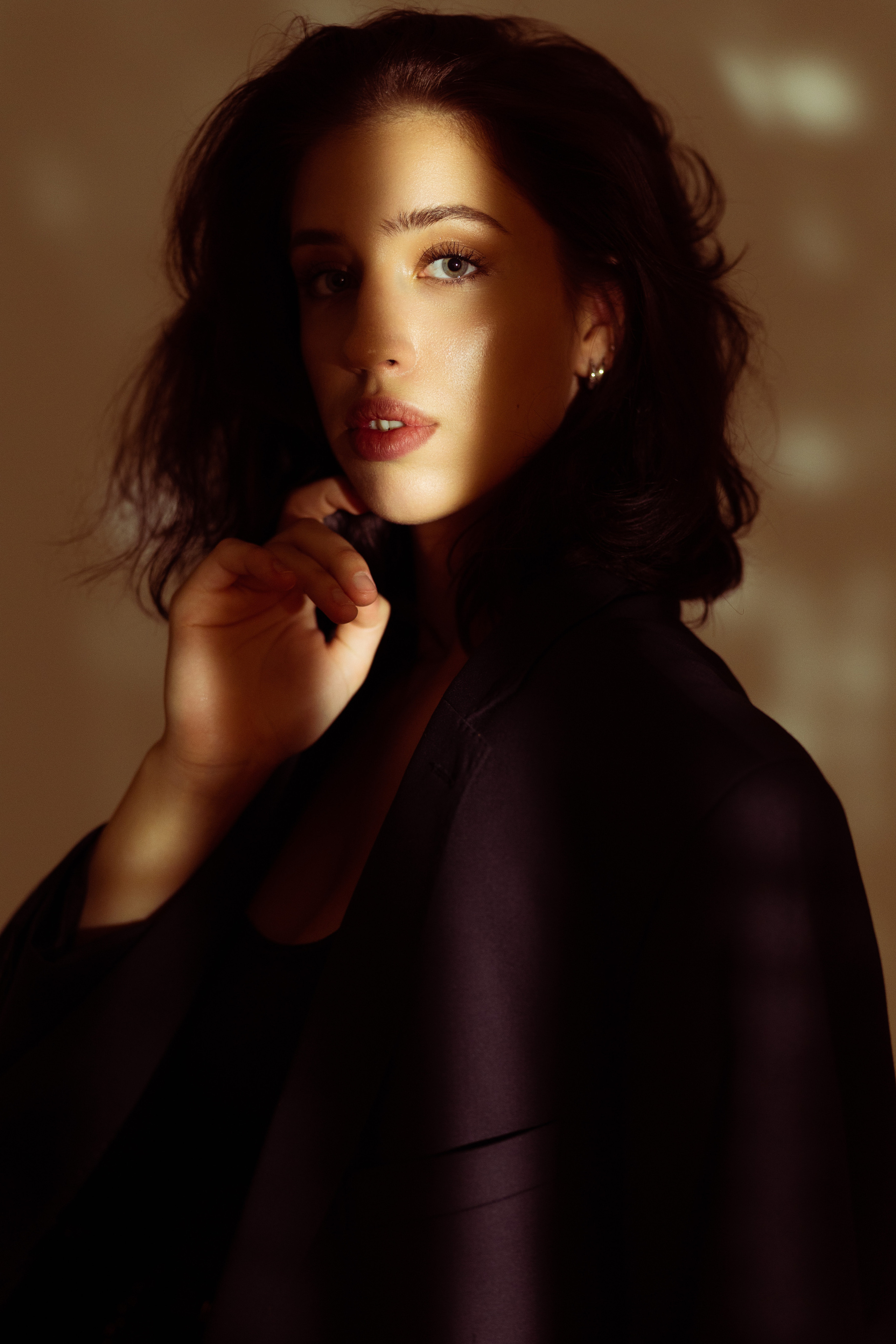 Kotistudiosta eteenpäin. Valokuvaaja Lahti, Helsinki Elena Salonen