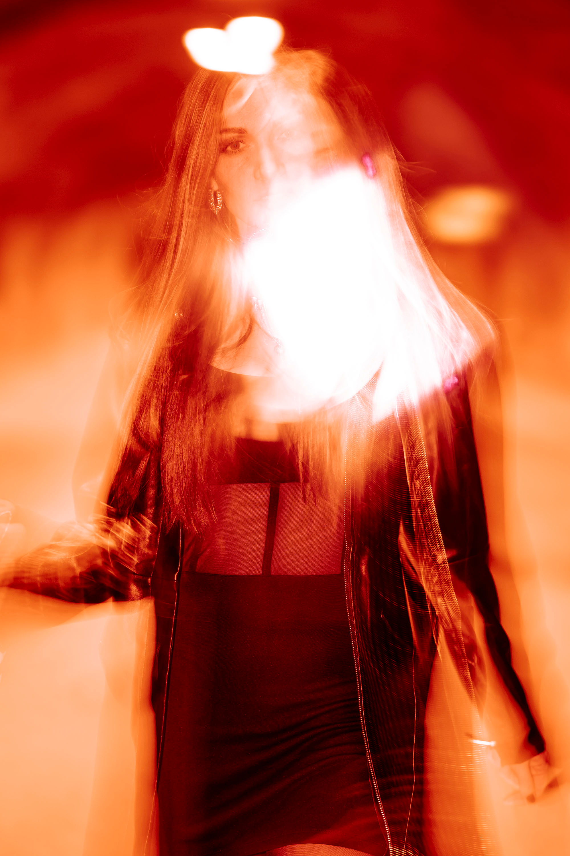 Yökuvaus kaupungin valoissa. Valokuvaaja Lahti, Helsinki Elena Salonen