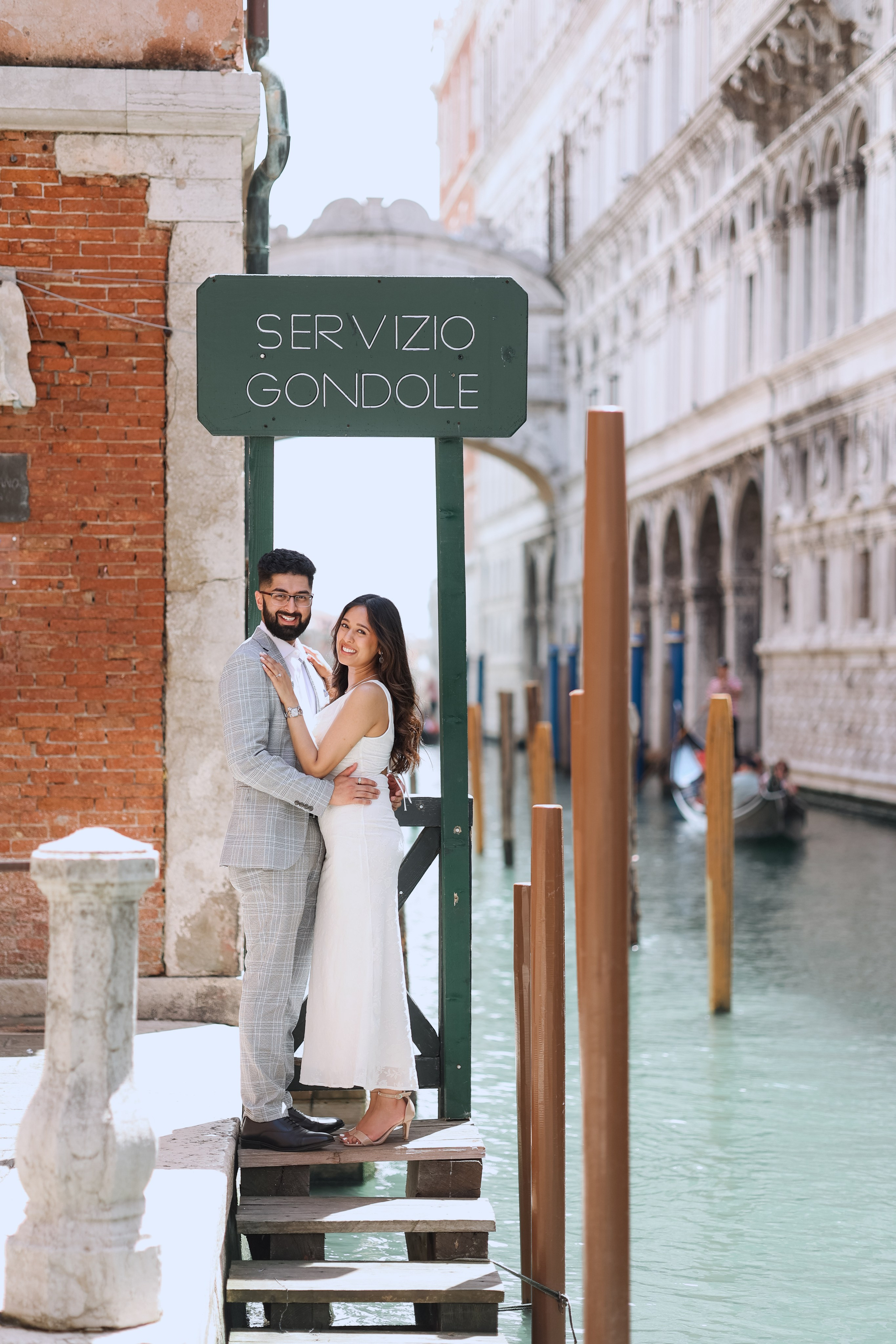 Romantic photo for couple in Venice 
