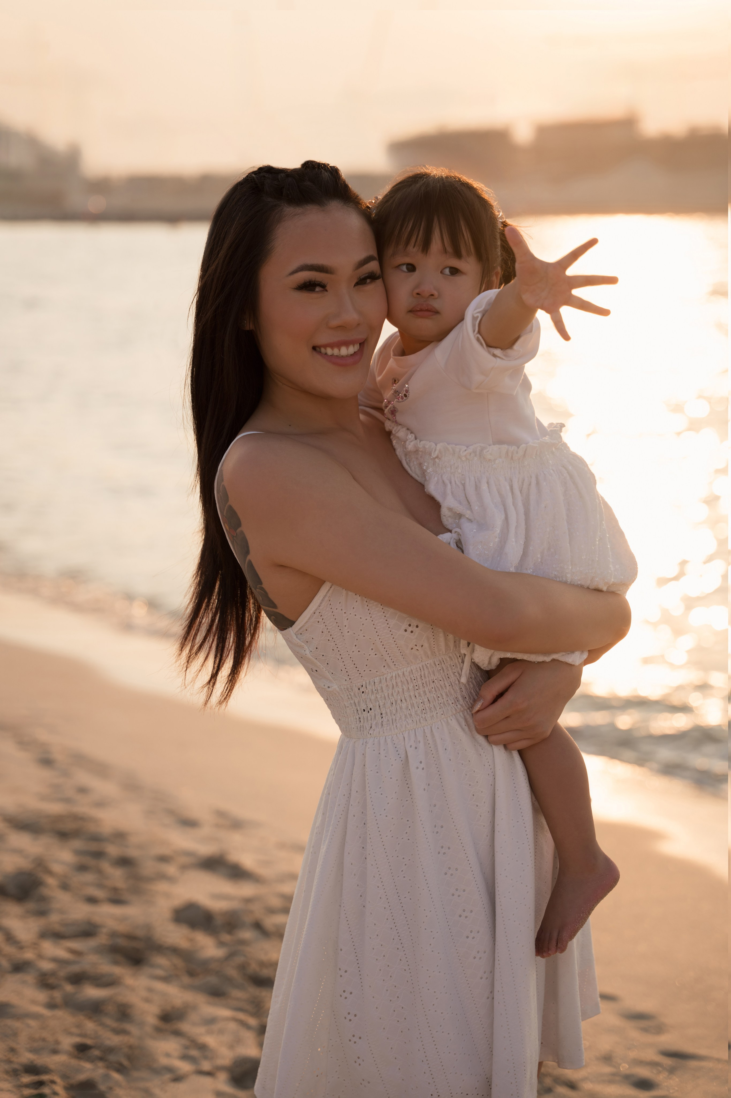 Sea breeze and giggles. Angela Iakovleva — Family Photographer in Dubai