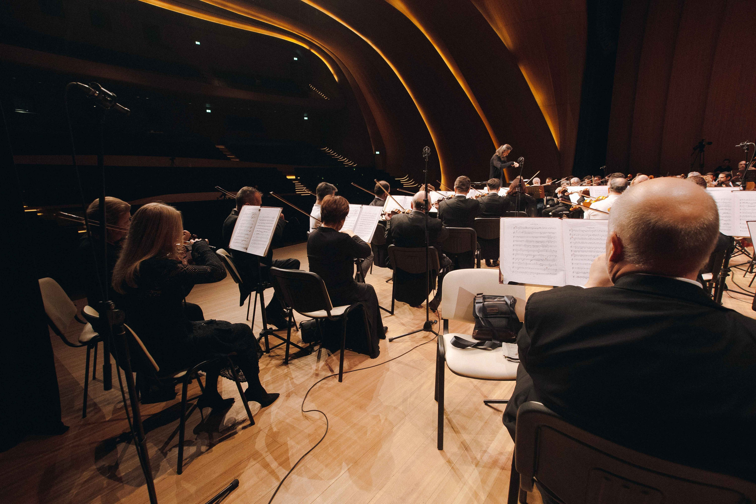 The Tchaikovsky Academic Grand Symphony Orchestra in Baku. Wedding&Event photographer Ismail Rzayev in Baku