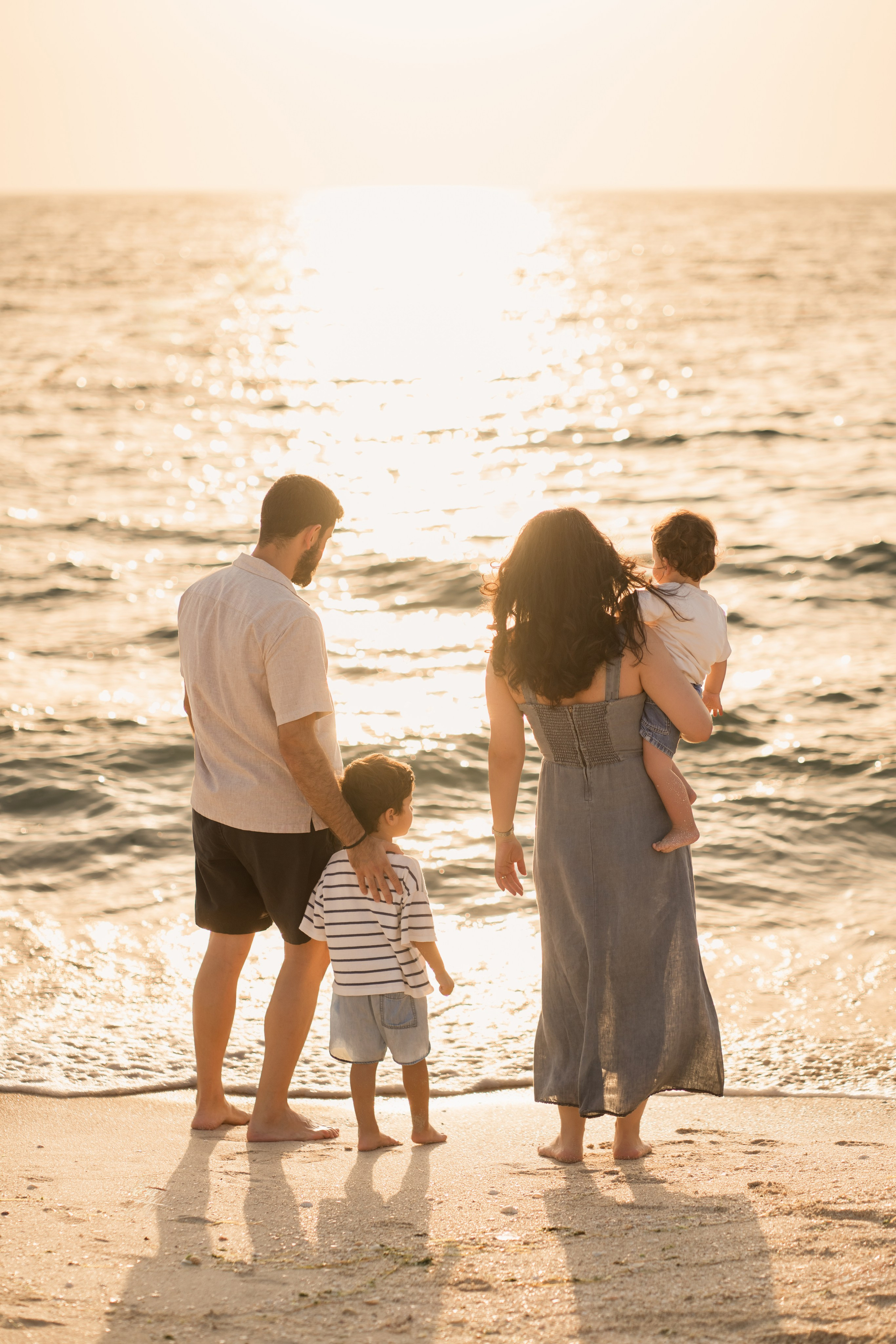 Beach fun family time. Angela Iakovleva — Family Photographer in Dubai