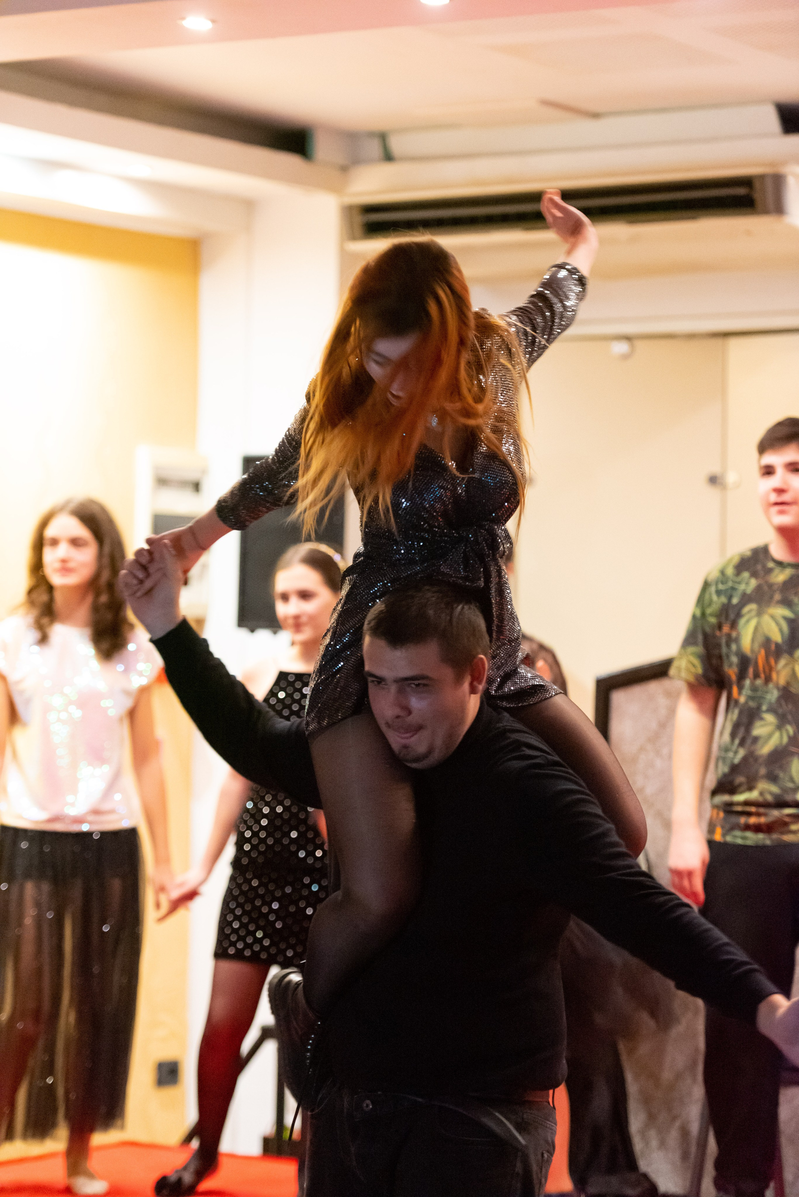 Fotograf de teatru, fotografie de teatru, fotografie industriala, povestea unei artiste, spectacol de teatru, fotografia de teatru, teatru si fotografia, atelier teatru, Art Fairs, foto business, pret fotograf corporate, Servicii Profesionale pentru Evenimente de Business, Portrete business, fotografii pentru evenimente organizate de companii, piesa de teatru