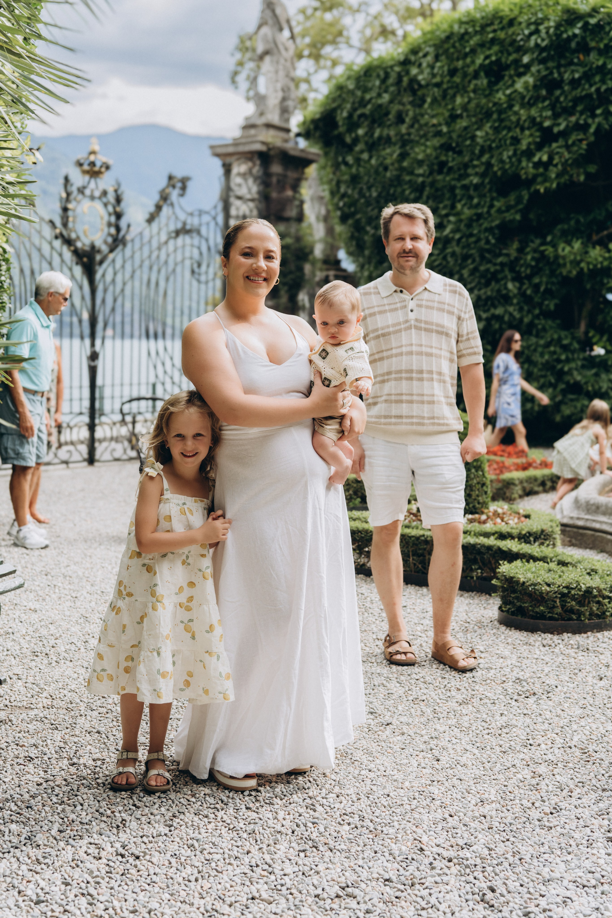 Family moments in Como Lake. PHOTOGRAPHER IN ITALY