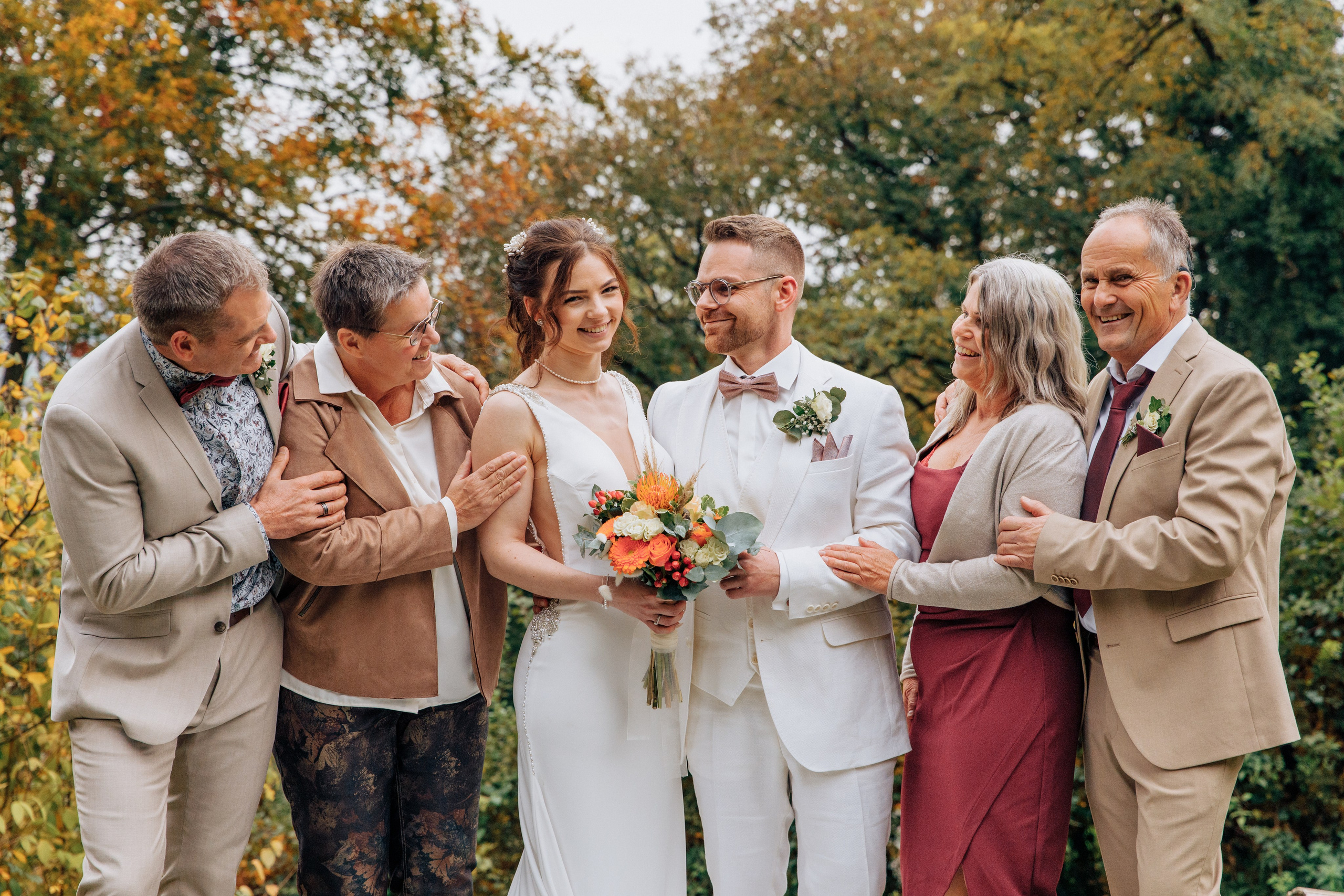 Familienfoto des Brautpaares mit ihren Eltern.