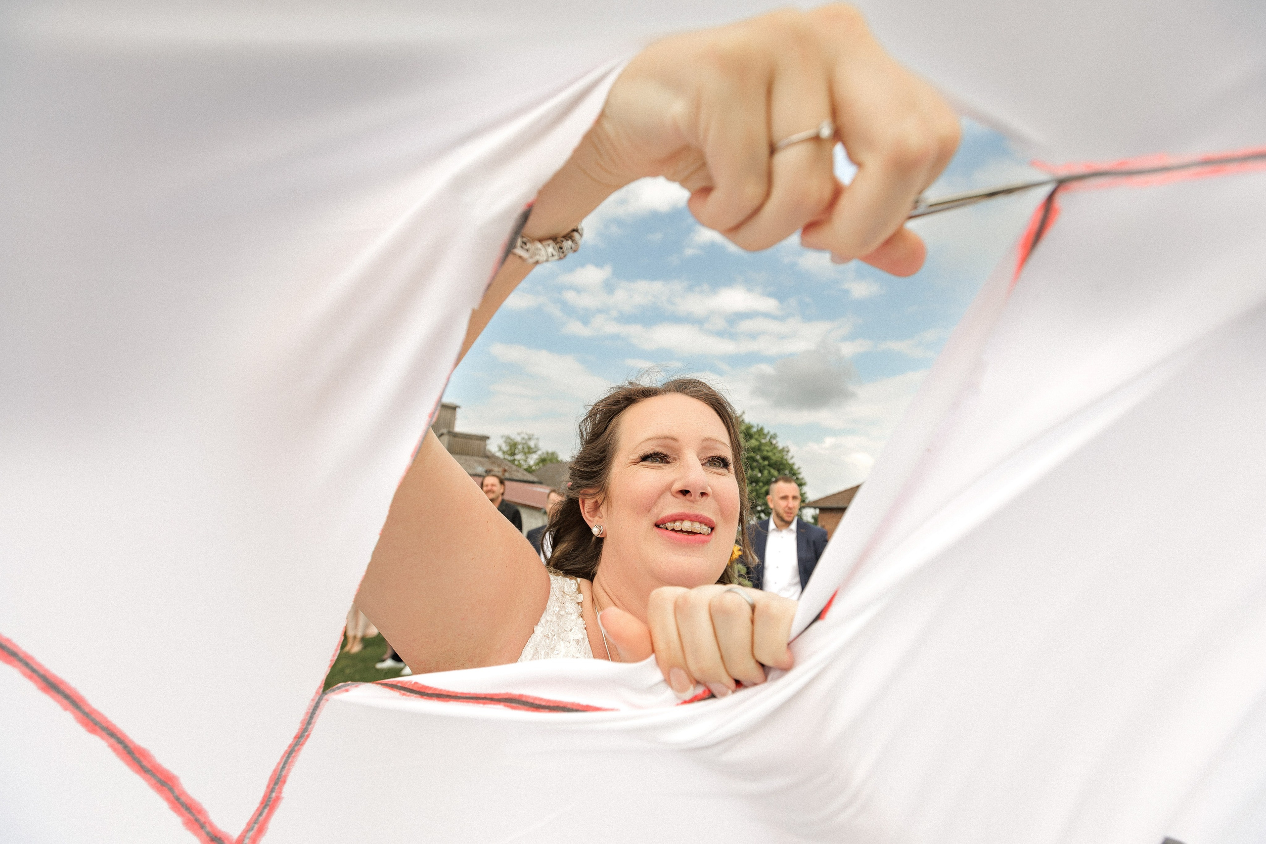 Hochzeitsfotografie an der Windmühle Eyendorf | Historische Romantik in Niedersachsen. Hochzeitsfotograf und Hochzeitsvideograf aus Hamburg | Roka21Film