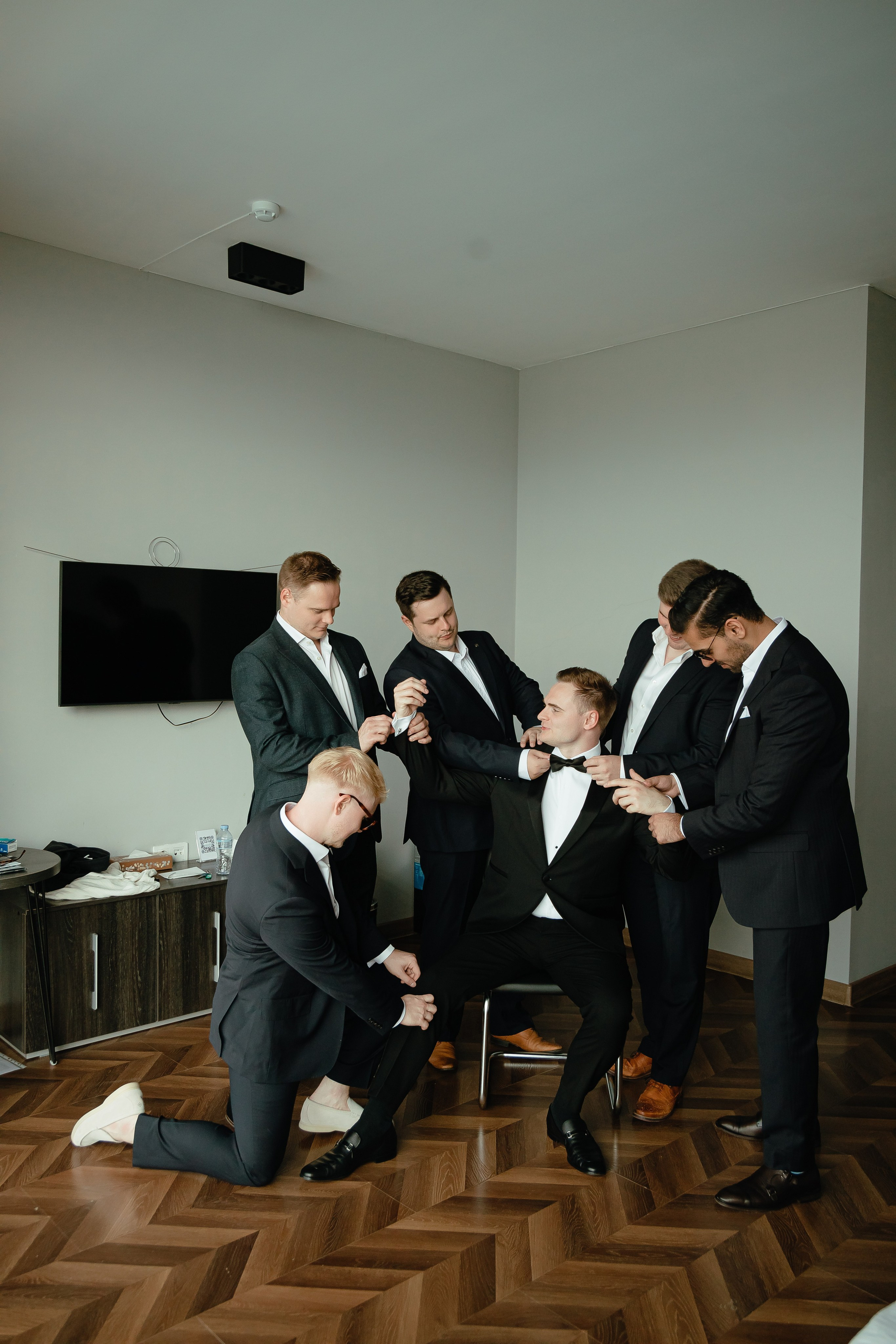 Thomas & Suyumbika. Главная