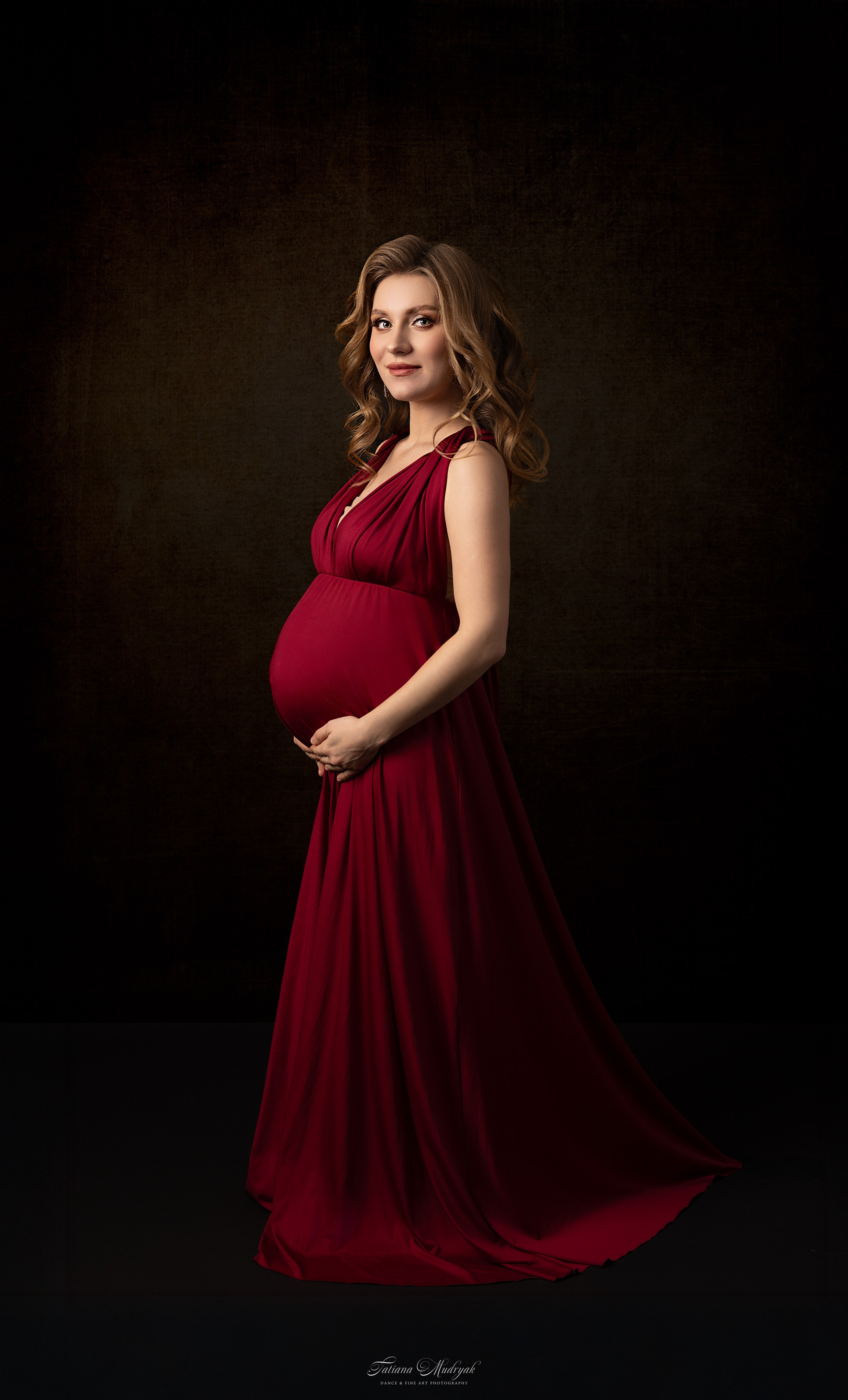 Maternity Wardrobe — Dresses Included for Your Session. Family & Maternity Photographer in Dresden Tatiana Mudryak