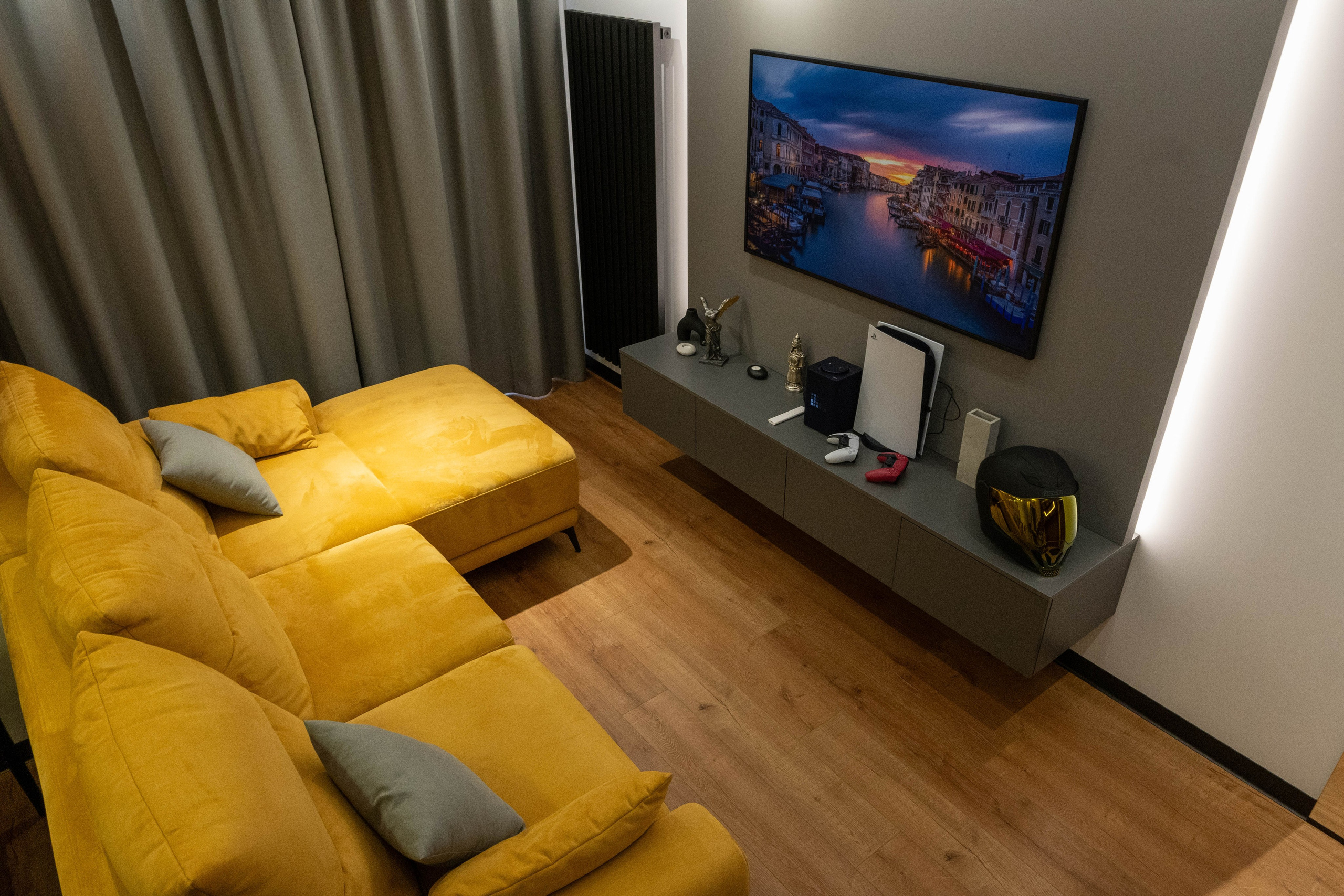 The apartment is on two levels. Fotograf Dmitrii Donets